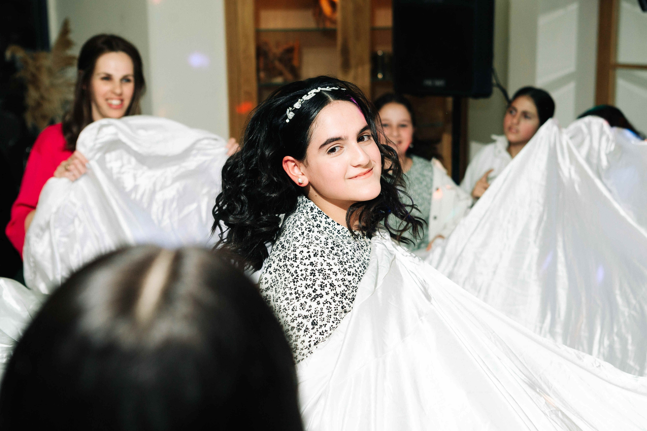 PARTY IN A RESTAURANT WITH THE WHOLE FAMILY. Https://shi-photo.com/