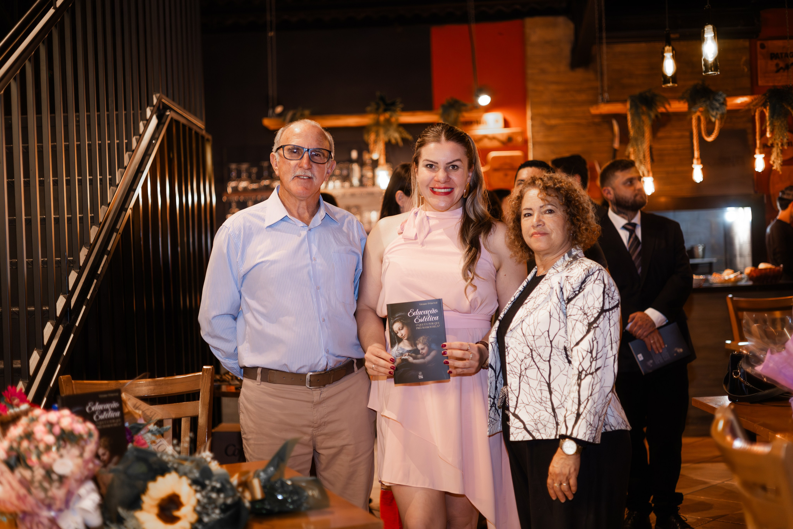 Lançamento de Livro Vivi Princival