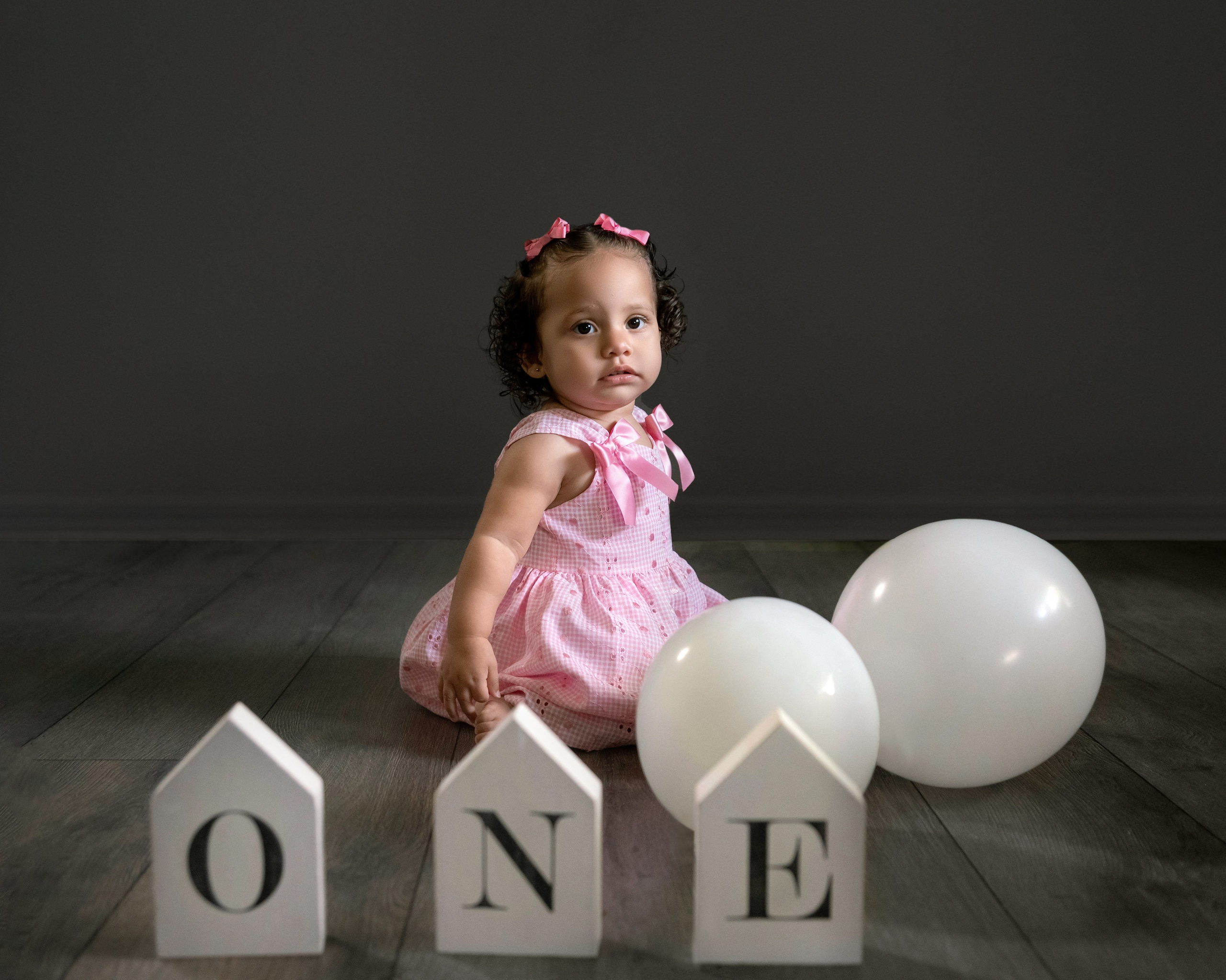 ONE year baby girl. Portrait, kids and family photographer in Wesley Chapel Alina Alice Osipova