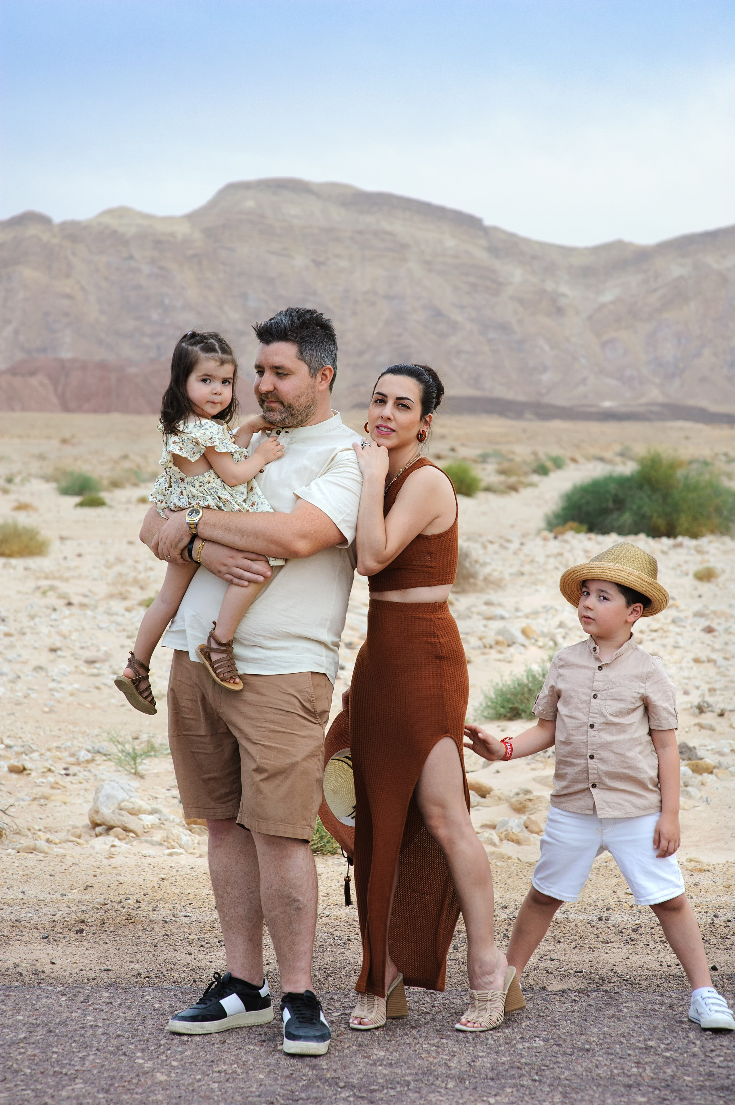 Family photoshooting in the Timna park_Laura&family. Family children pregnancy love stories photographer in Eilat Israel Olga Amchislavsky