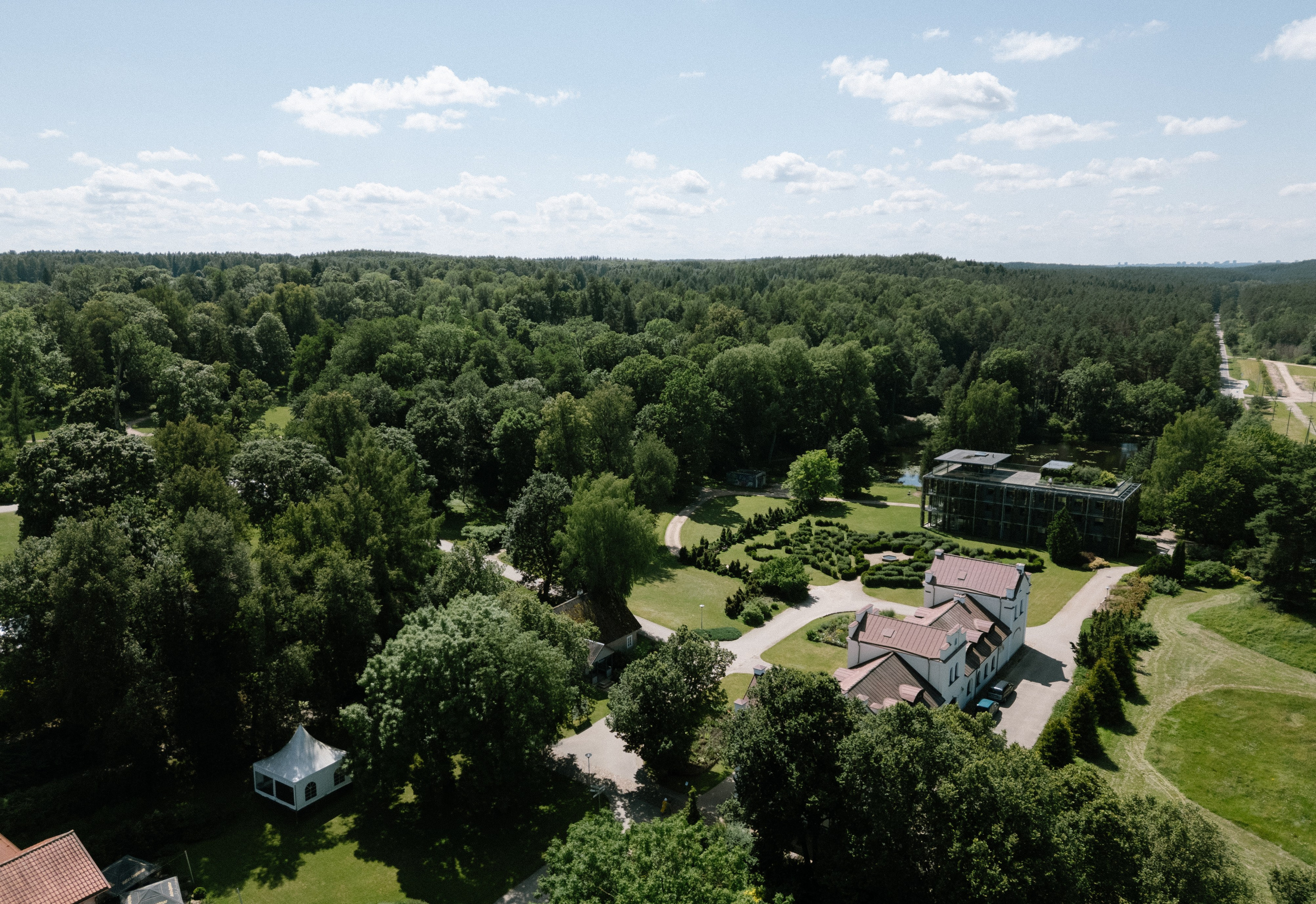 Vestuvės VU Botanikos sode Kairėnuose | Vilma ir Osmundas