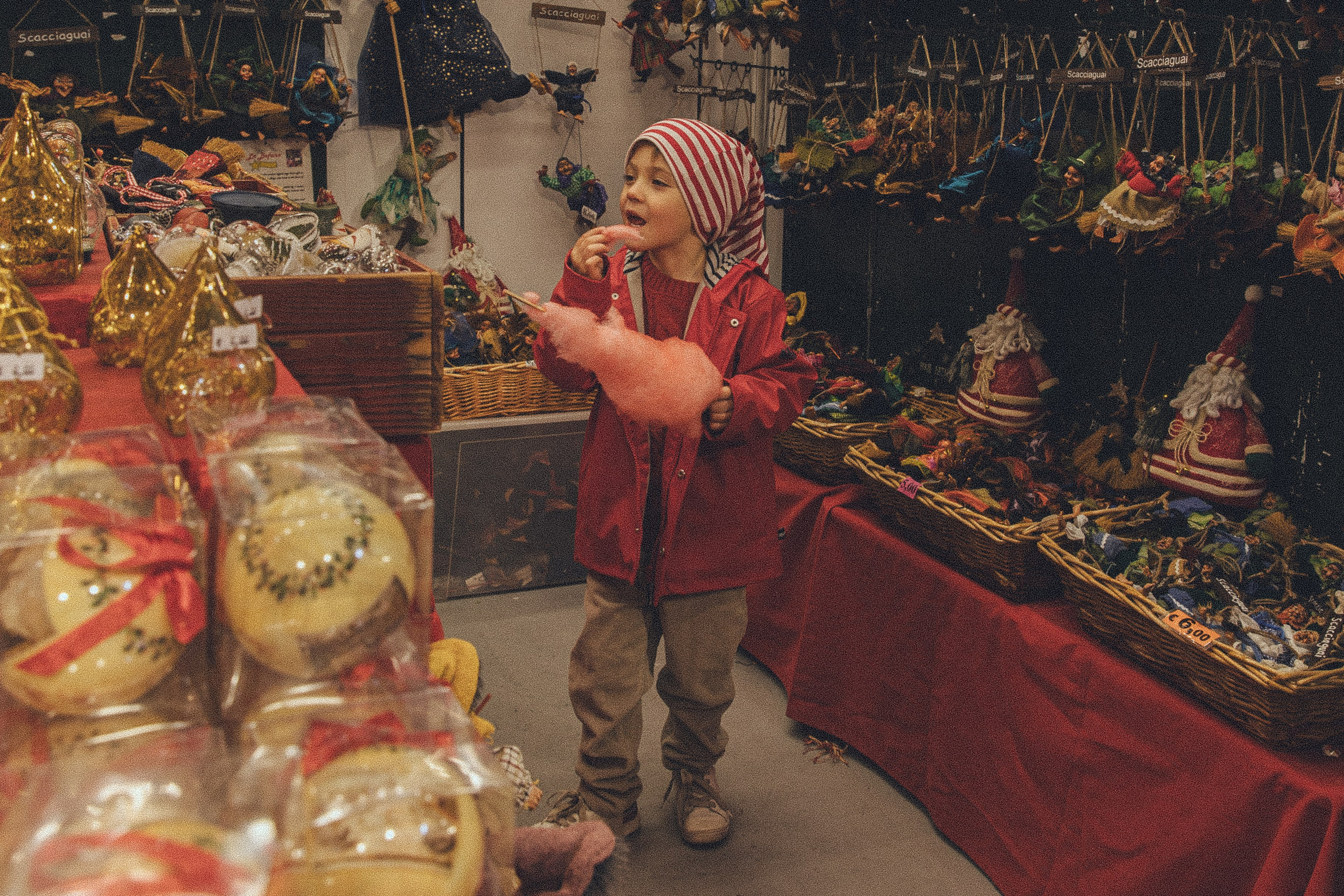 CHRISTMAS AT NAVONA. Elizaveta Razumova | Fotografa Cinematica per Love Story, Matrimoni e Ritratti