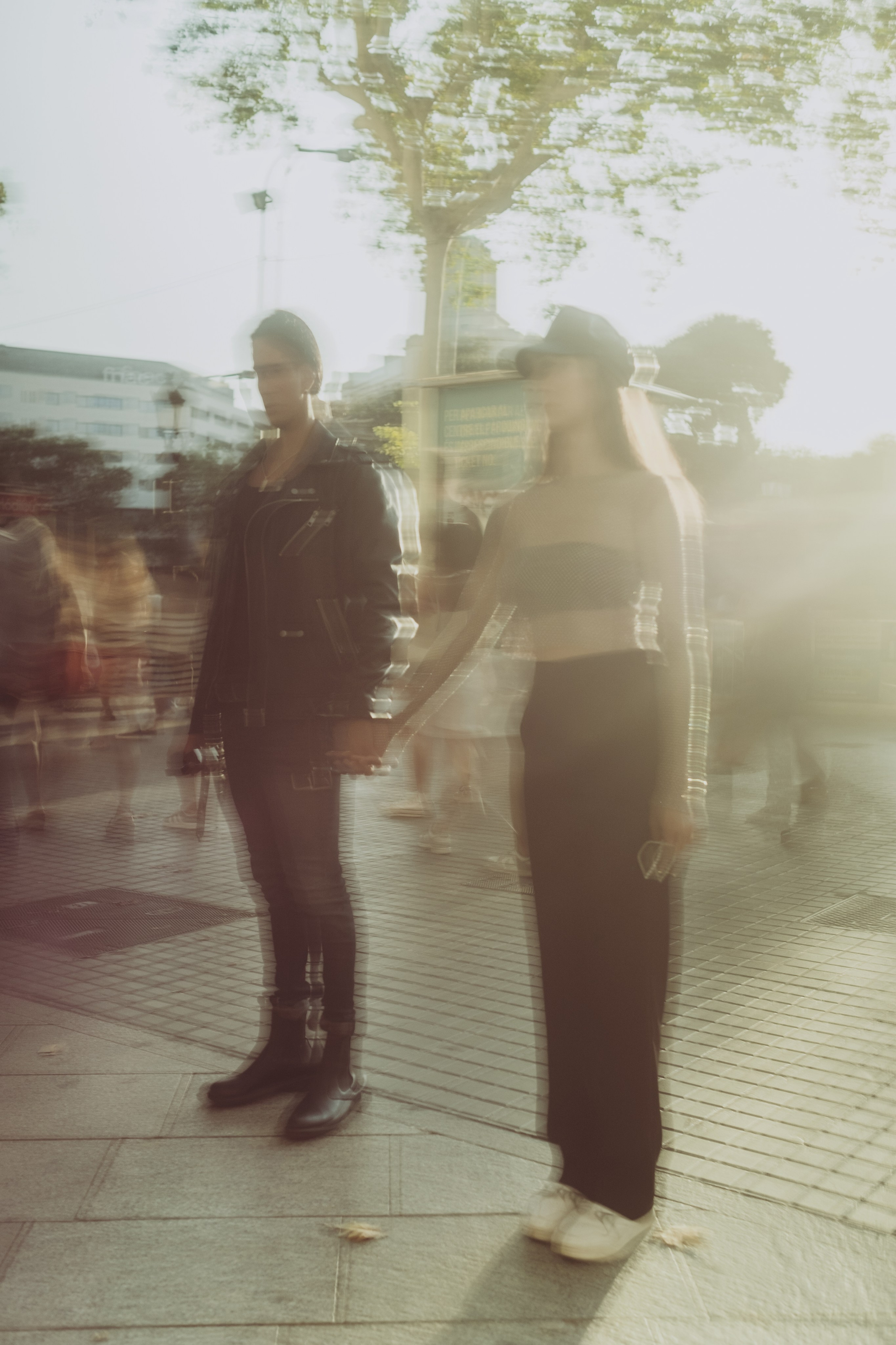 Lisan & Angel. Paola wedding photographer / videographer in Barcelona