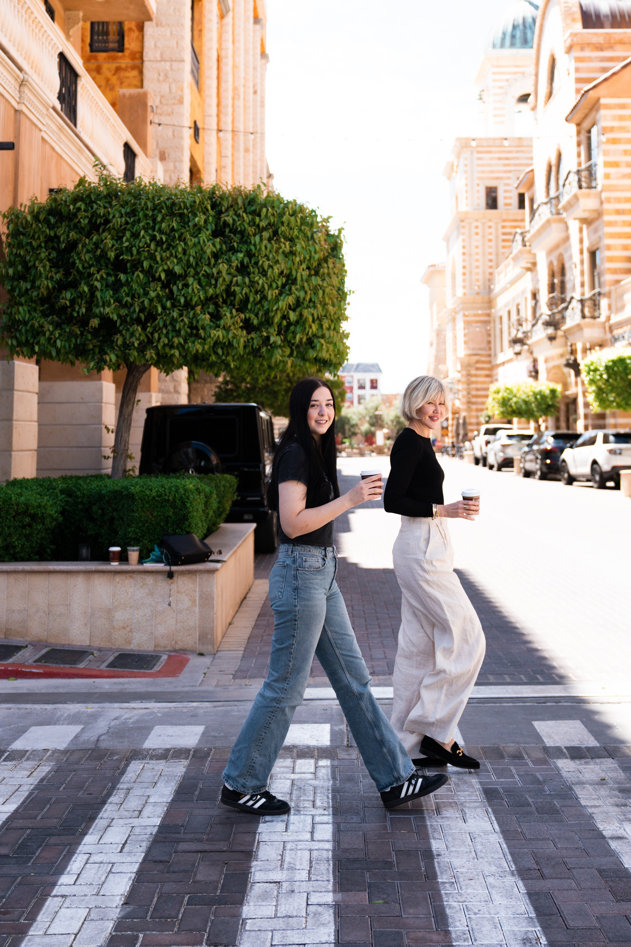 Tesa and her family. Wedding & elopement photographer Viktoriya Kravtsov. Las Vegas