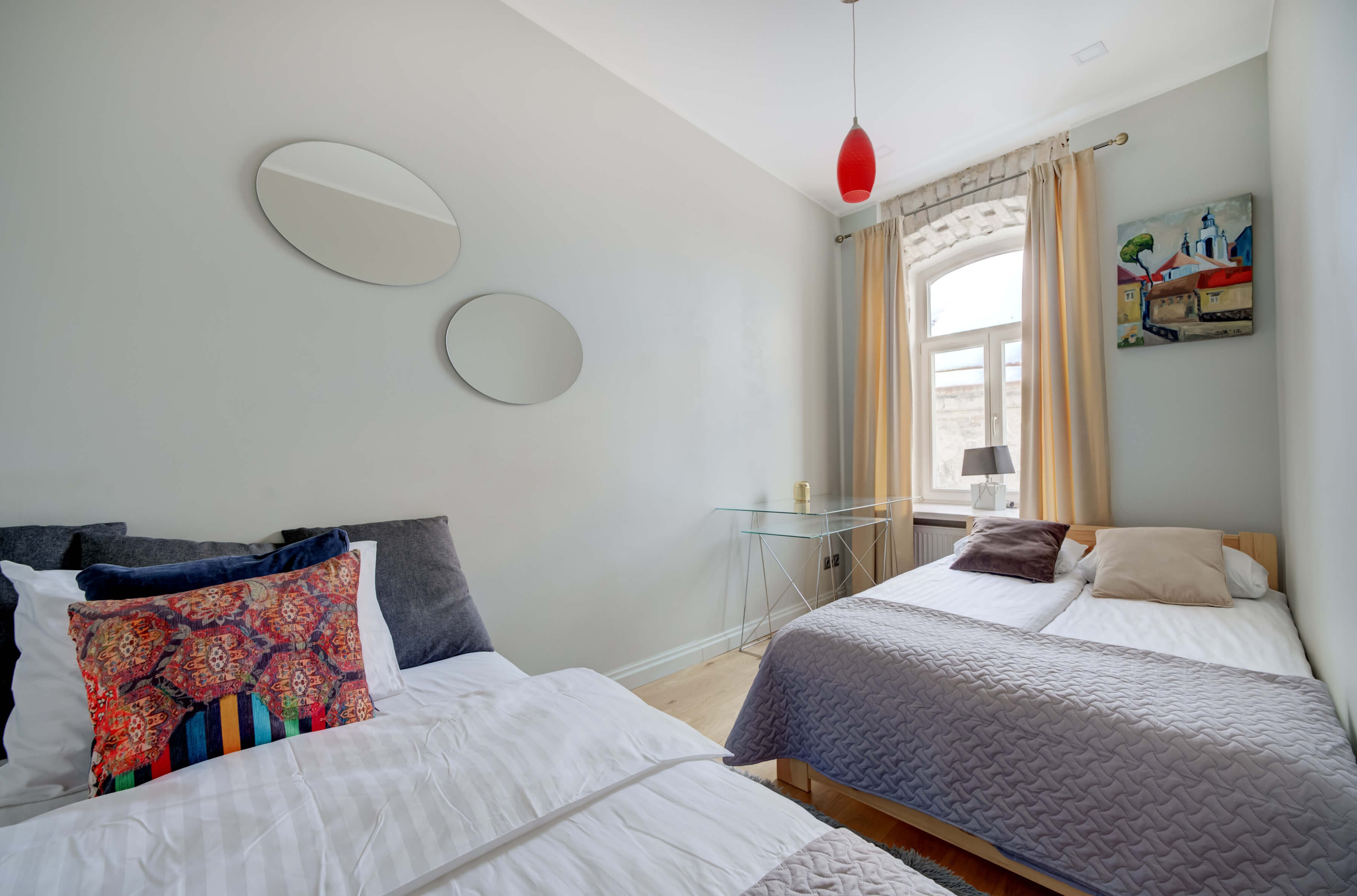 Jaukus mažas miegamasis — idealu vaikui, meilužei ar gitarų kolekcijai