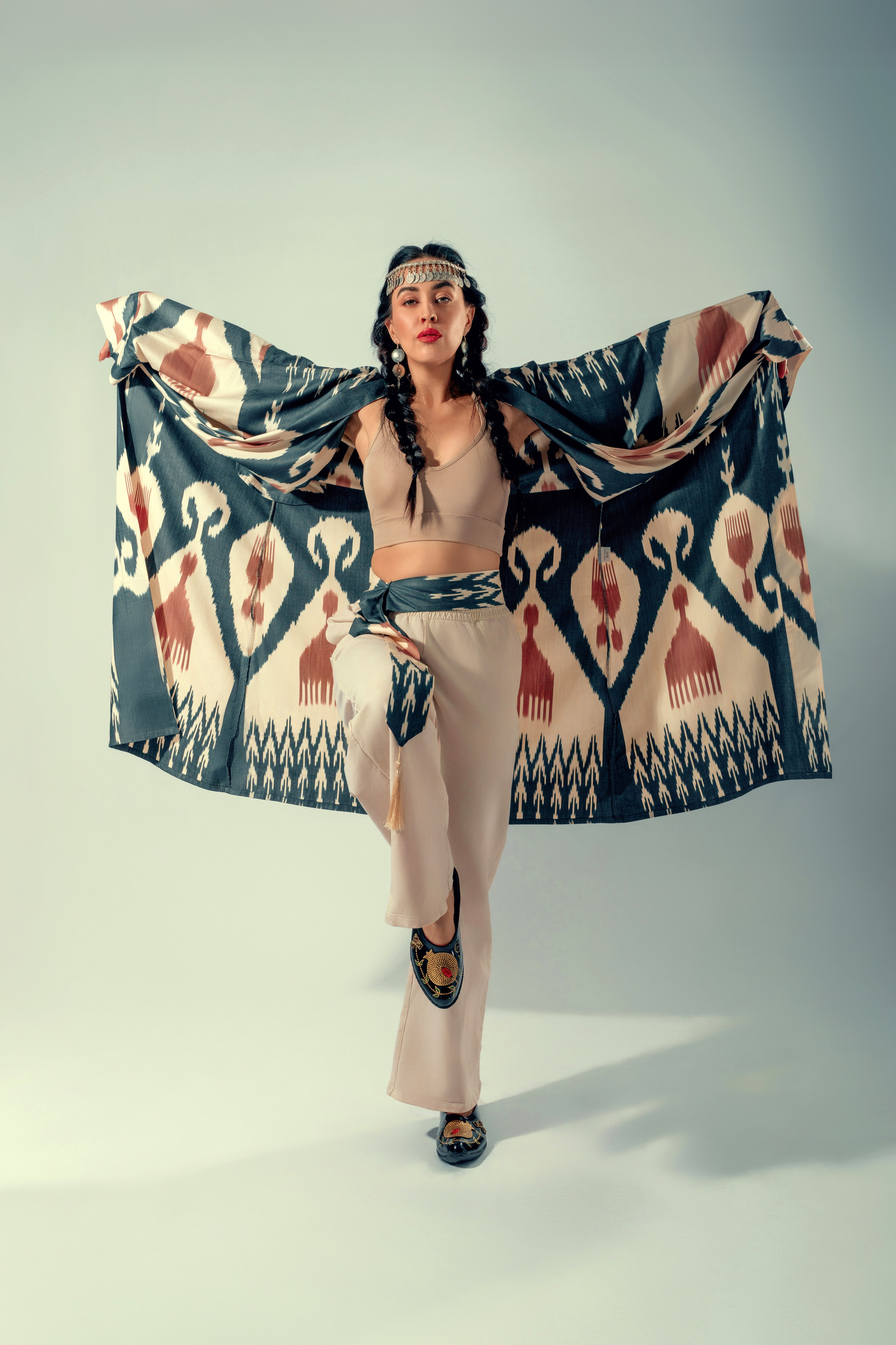 Levitating Ikat. Nifty photography — коммерческий и портретный фотограф в Ташкенте. Студийная и выездная съёмка