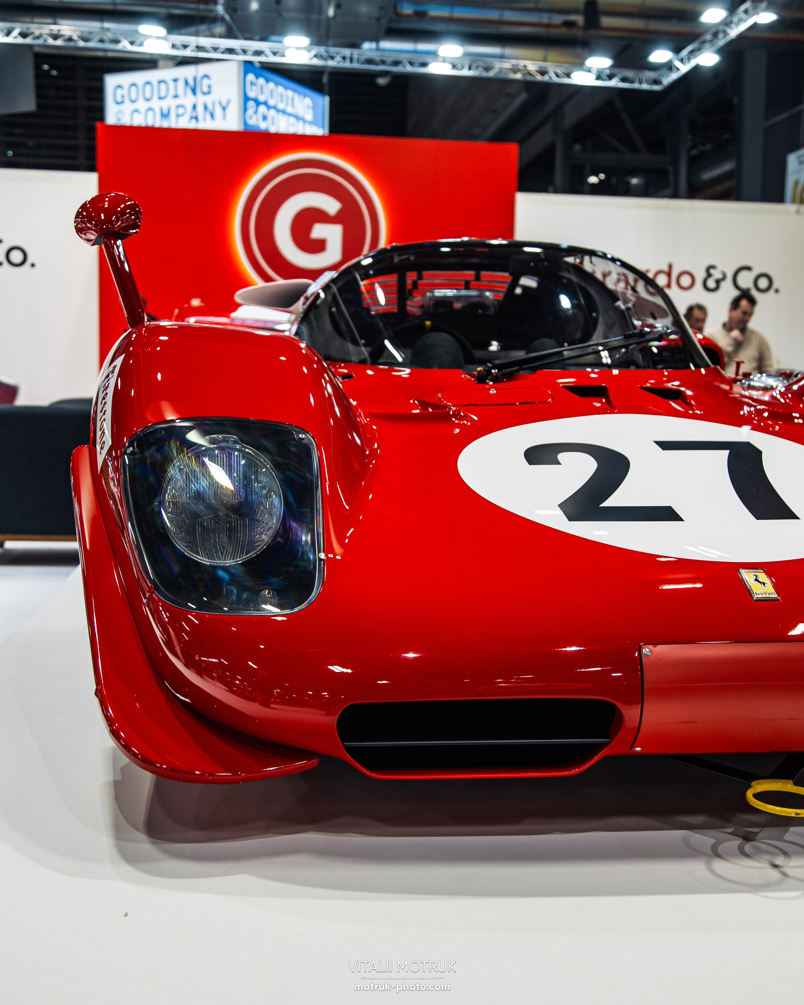 Retromobile. Photographe de voitures à Paris — Vitalii Motruk