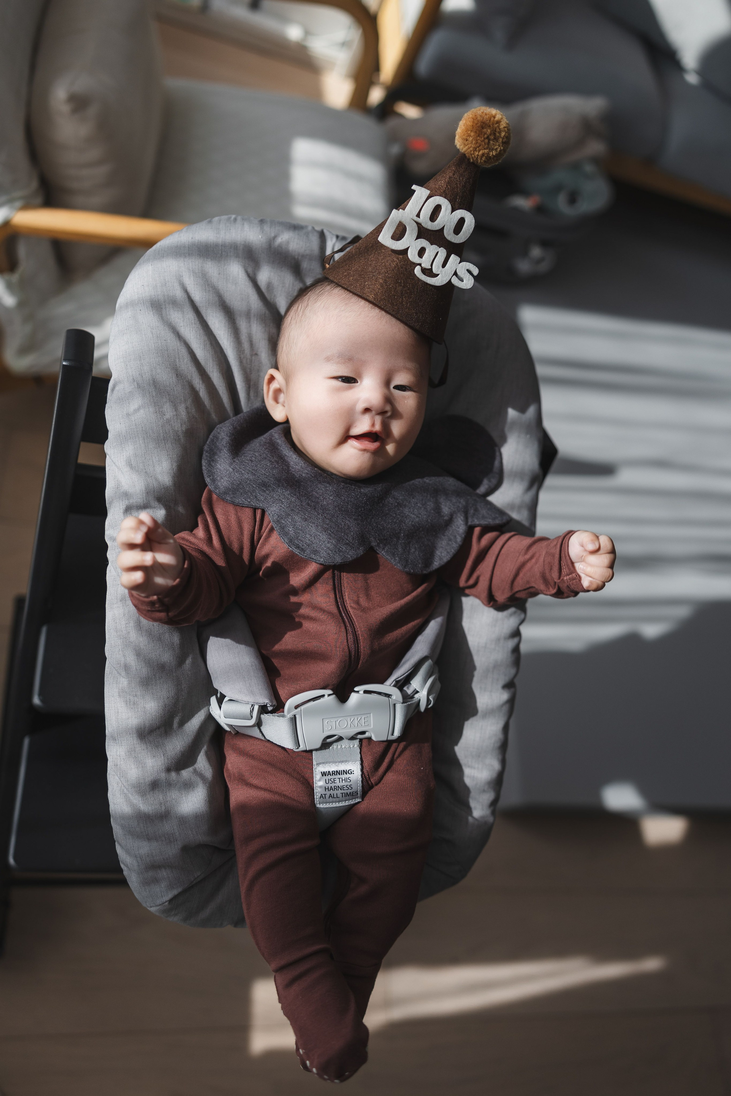 Family photo shoot at the 100th day of life. Shanghai Family Photographer Dora