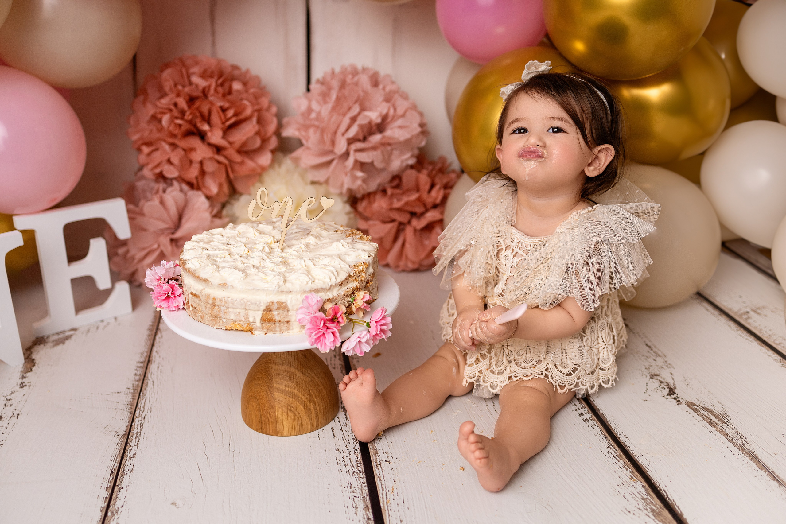 Erste Geburtstag „Cake Smash“. Neugeborene- Schwangerschaft- und Kinder Fotografin in Lehre