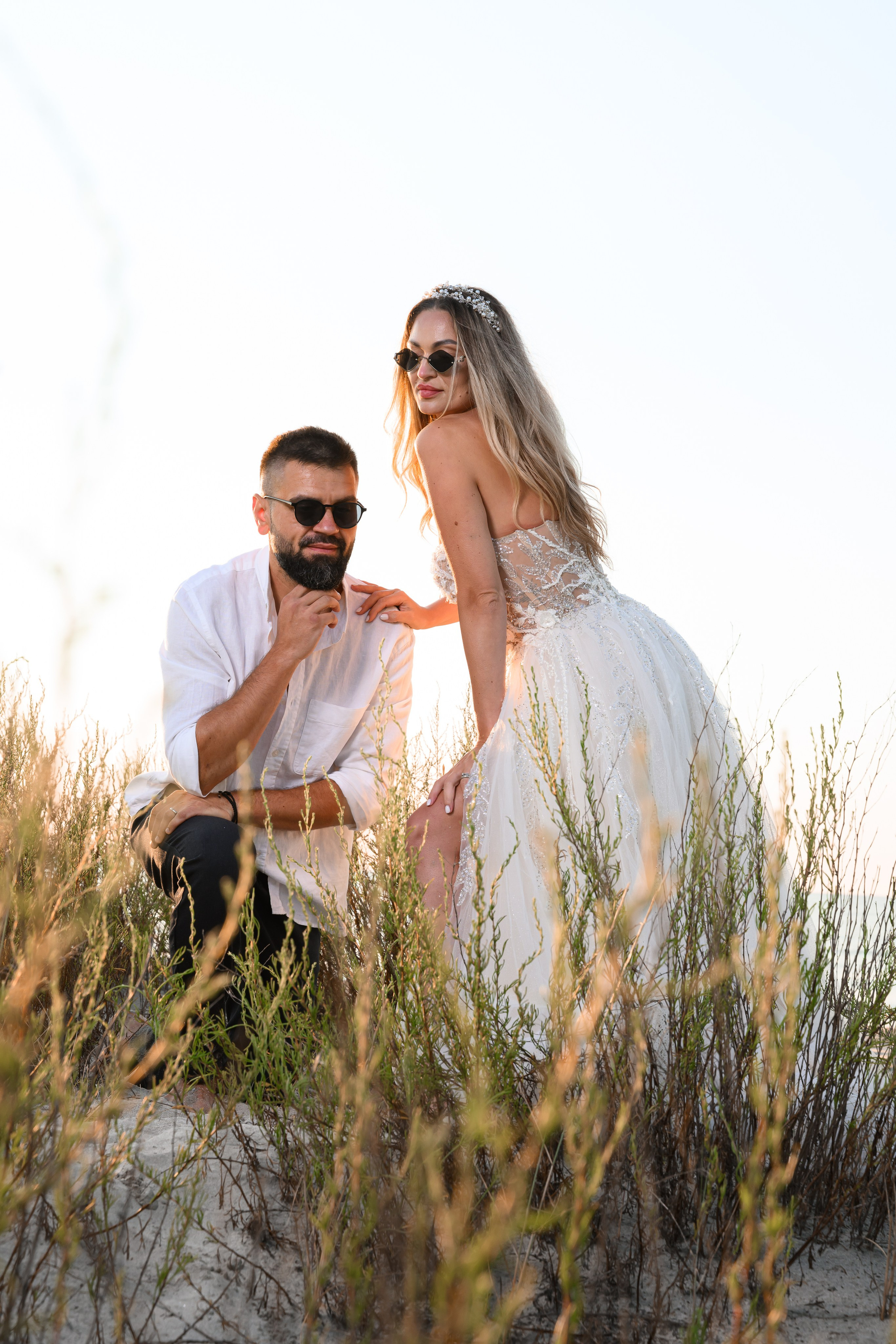 Trash the Dress | Sunrise. Hand for photos