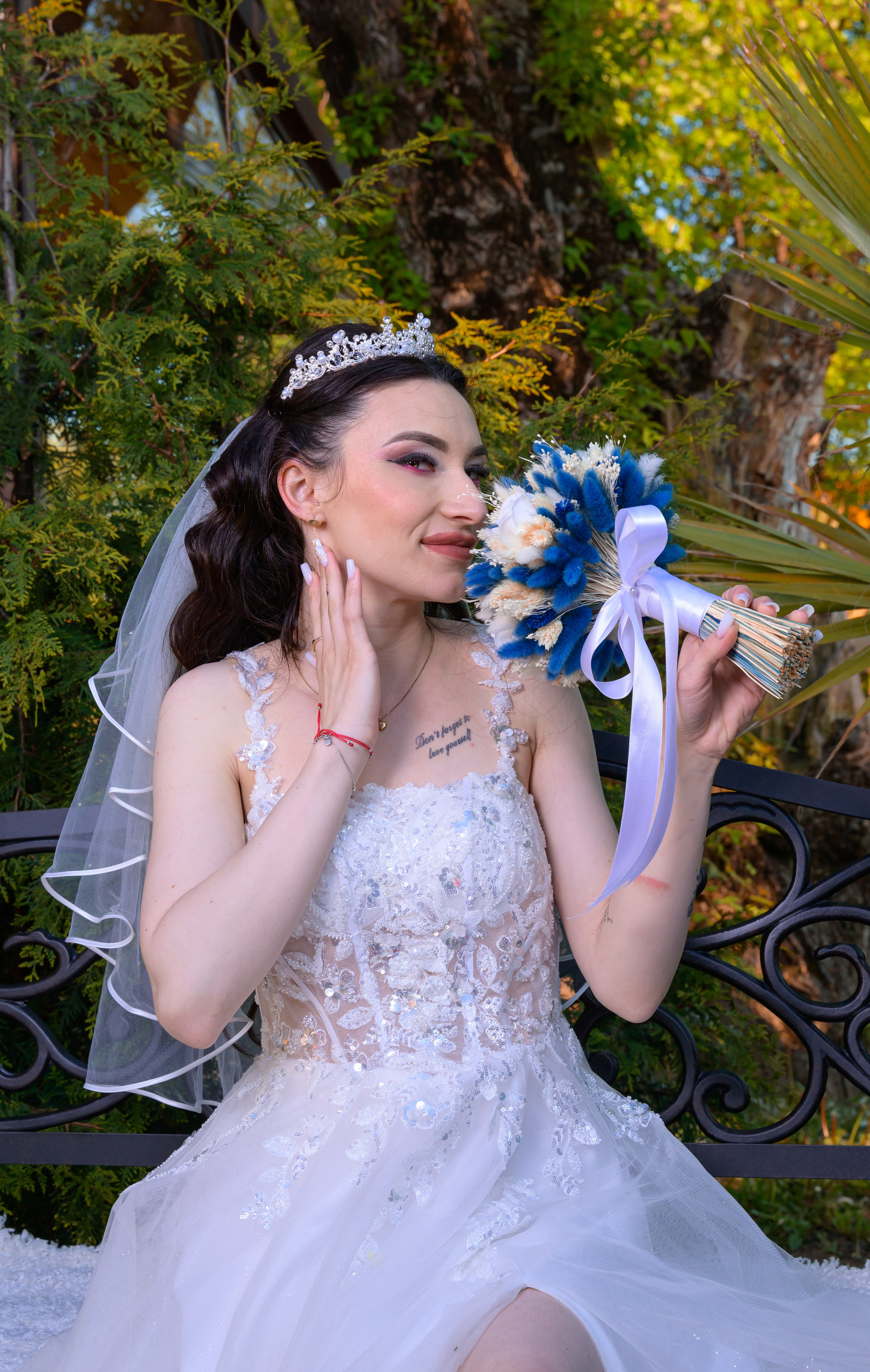 Wedding. Hand for photos