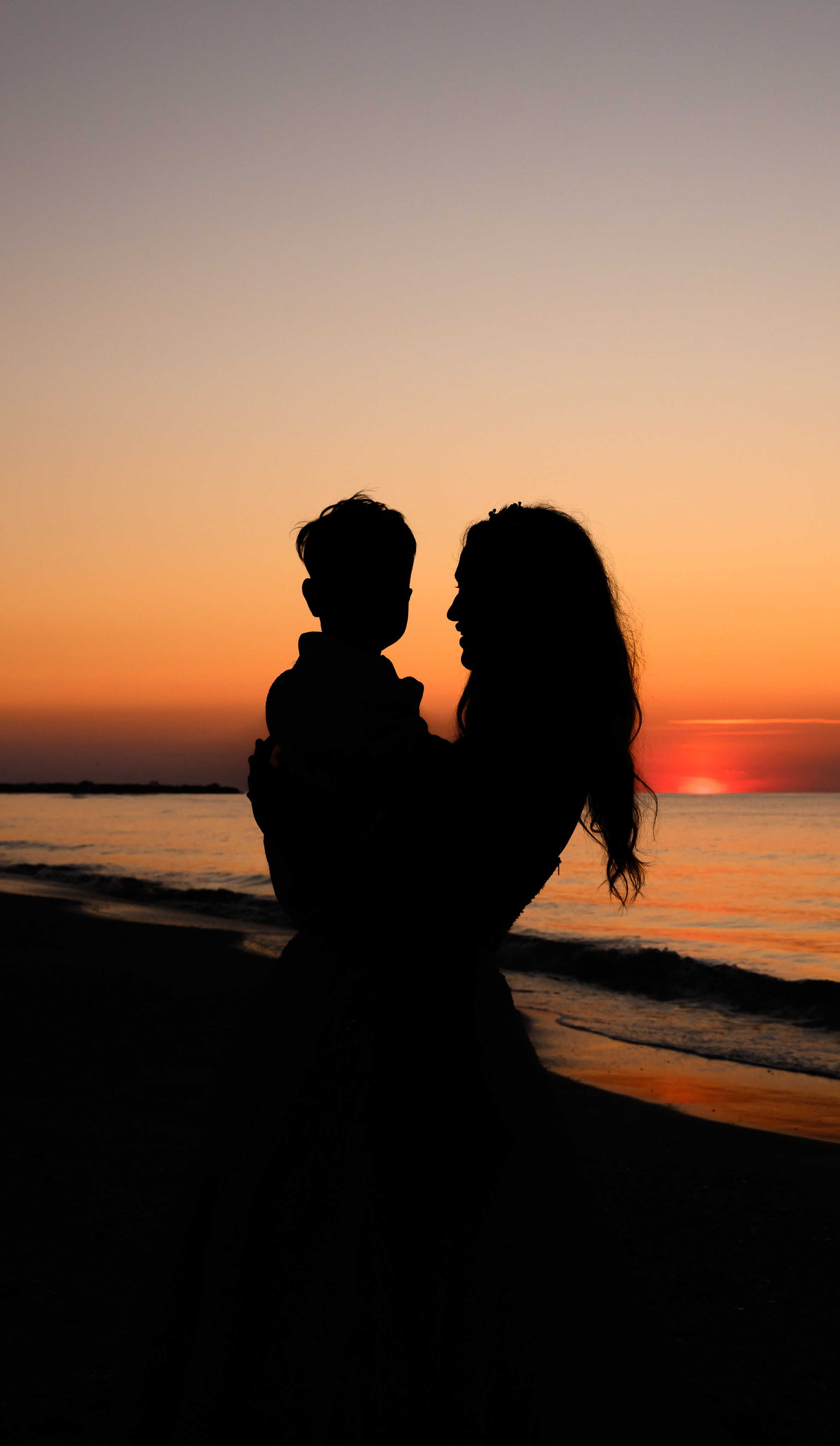 Trash the Dress | Sunrise. Hand for photos