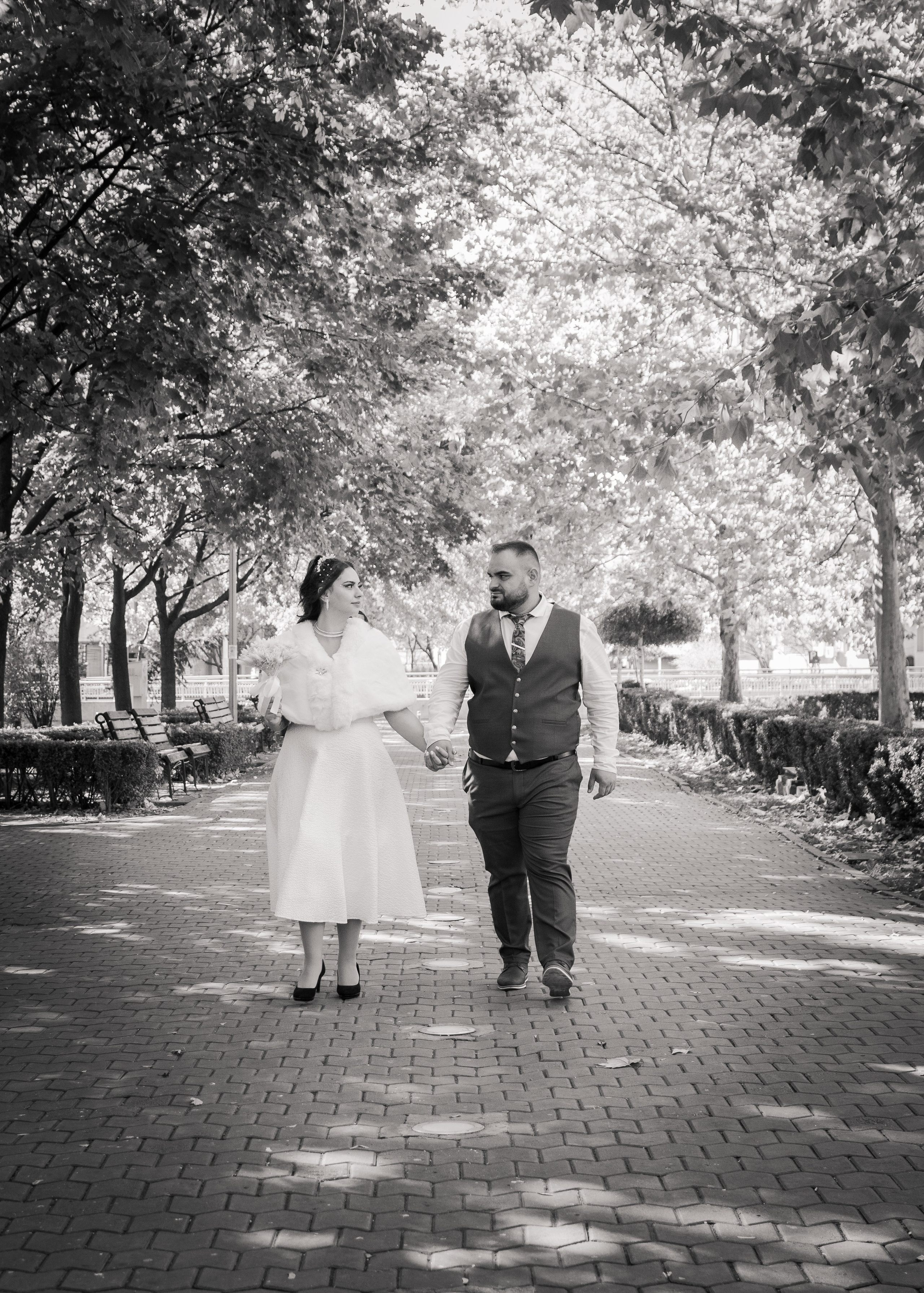 Civil Ceremony Florin — Alexandra. Hand for photos