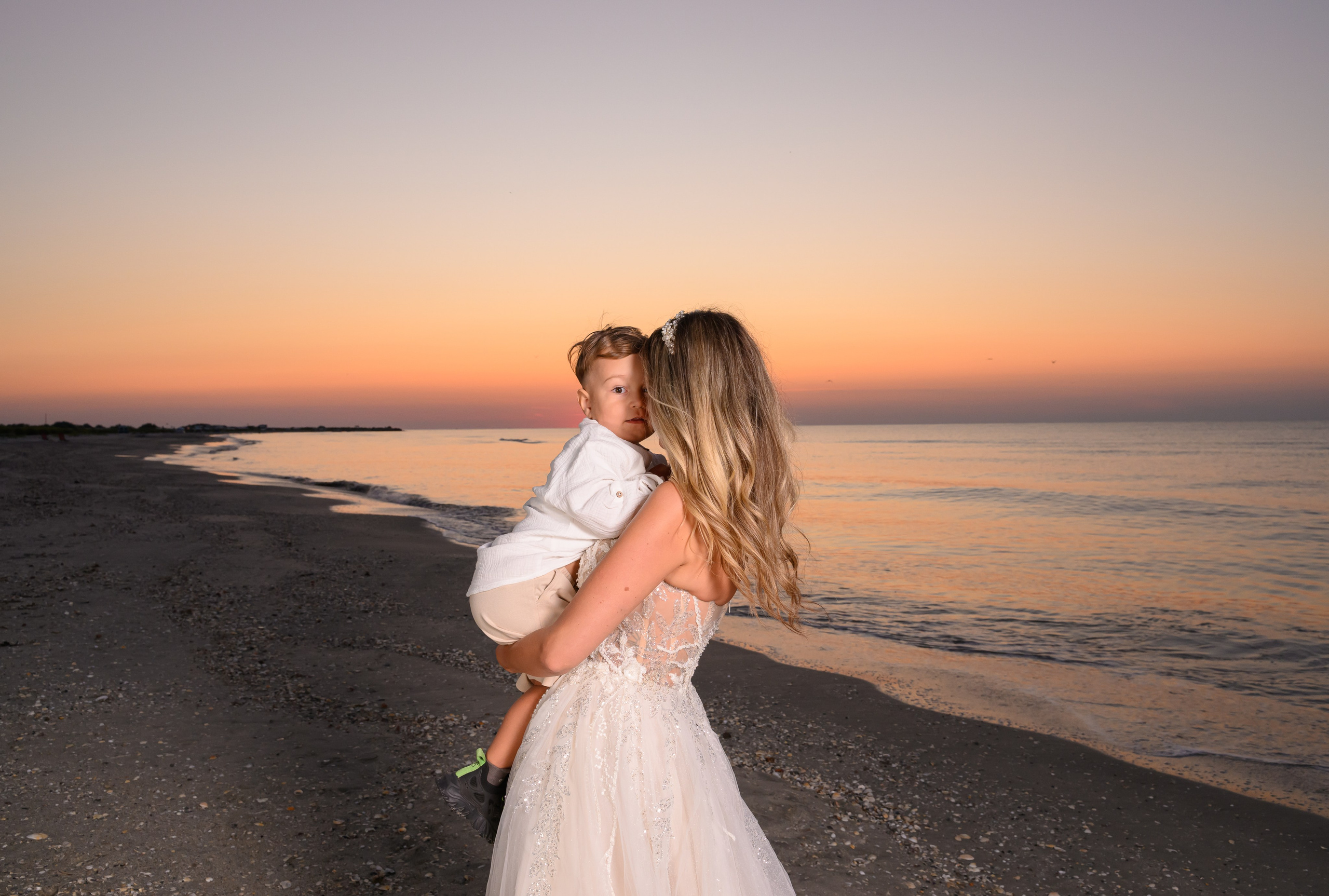 Trash the Dress | Sunrise. Hand for photos