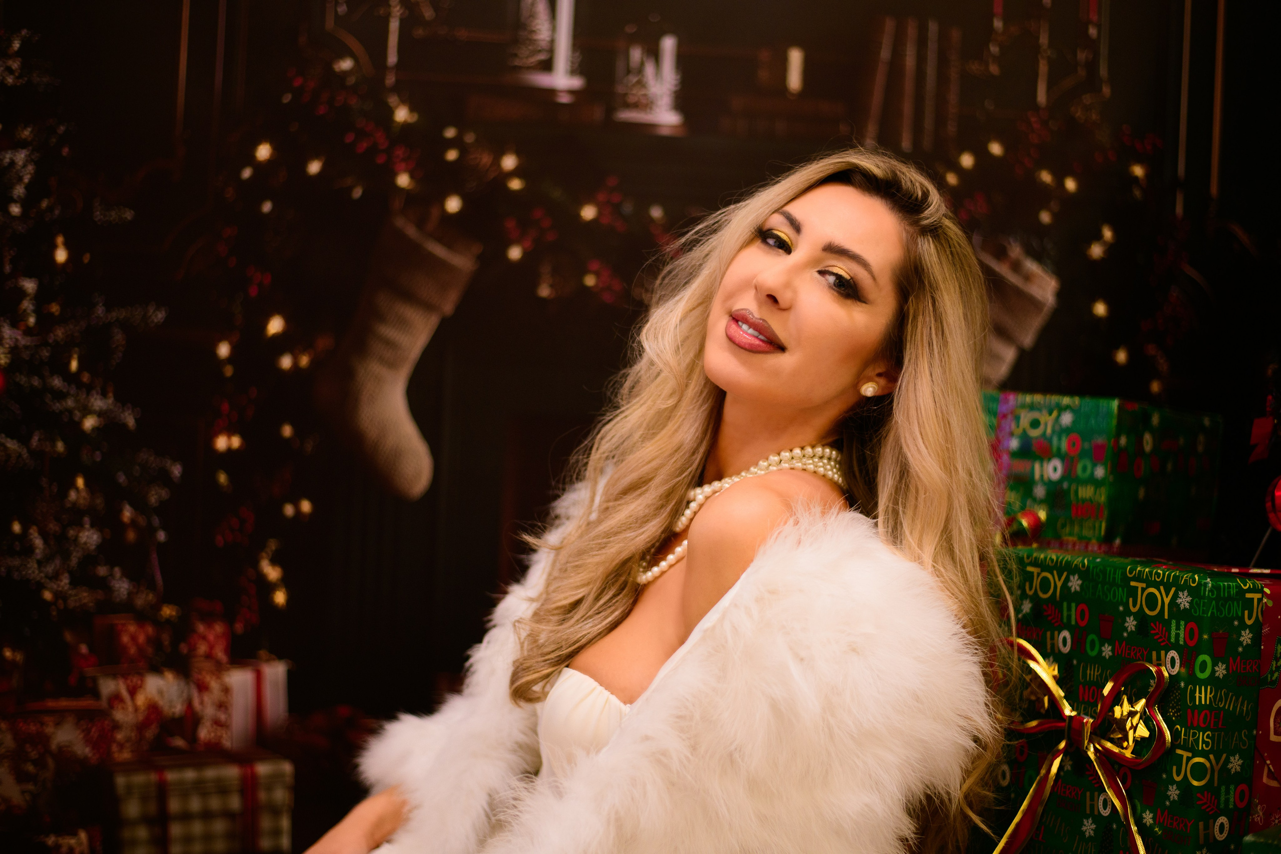 Christmas Photoshoot. Hand for photos