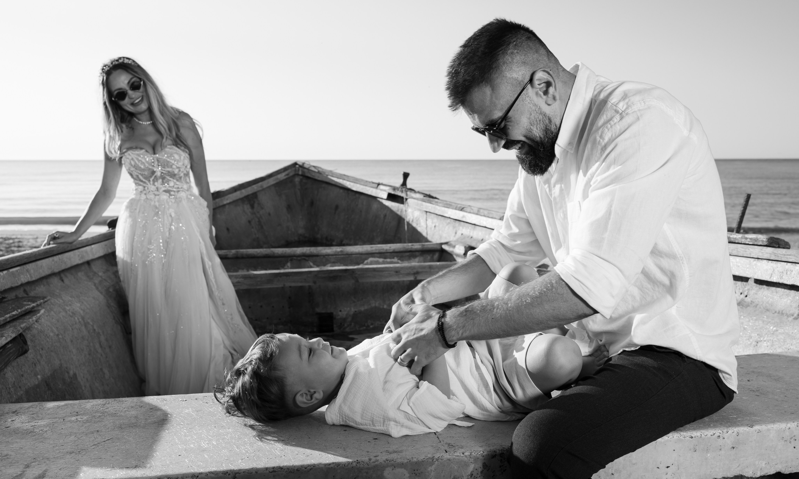 Trash the Dress | Sunrise. Hand for photos