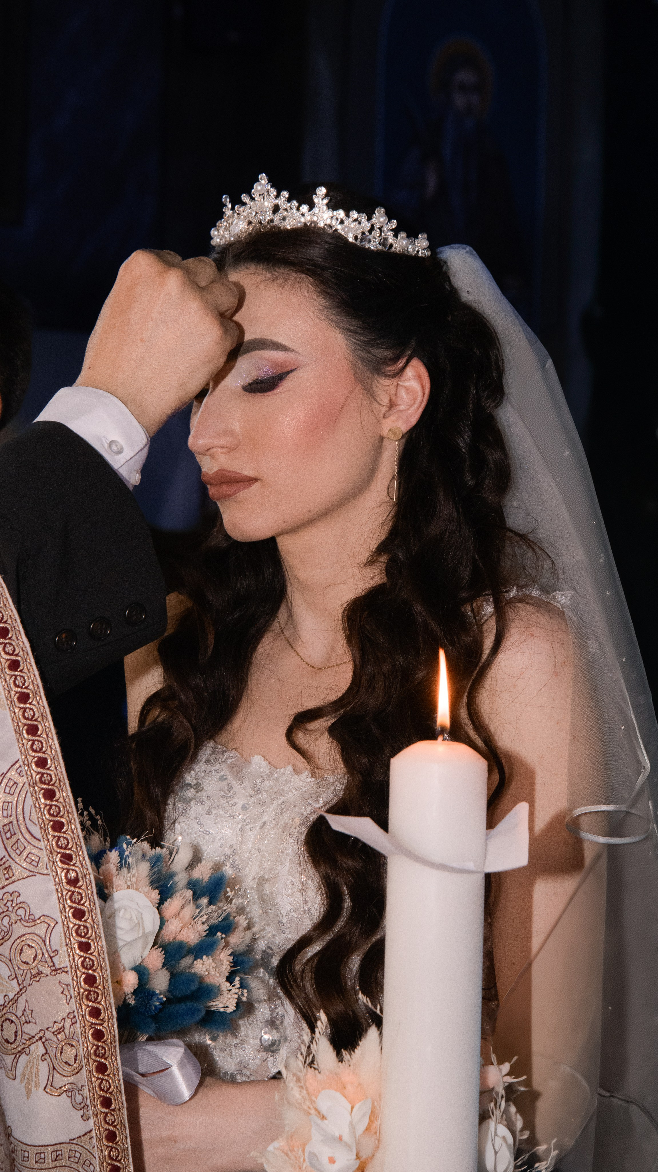 Wedding. Hand for photos