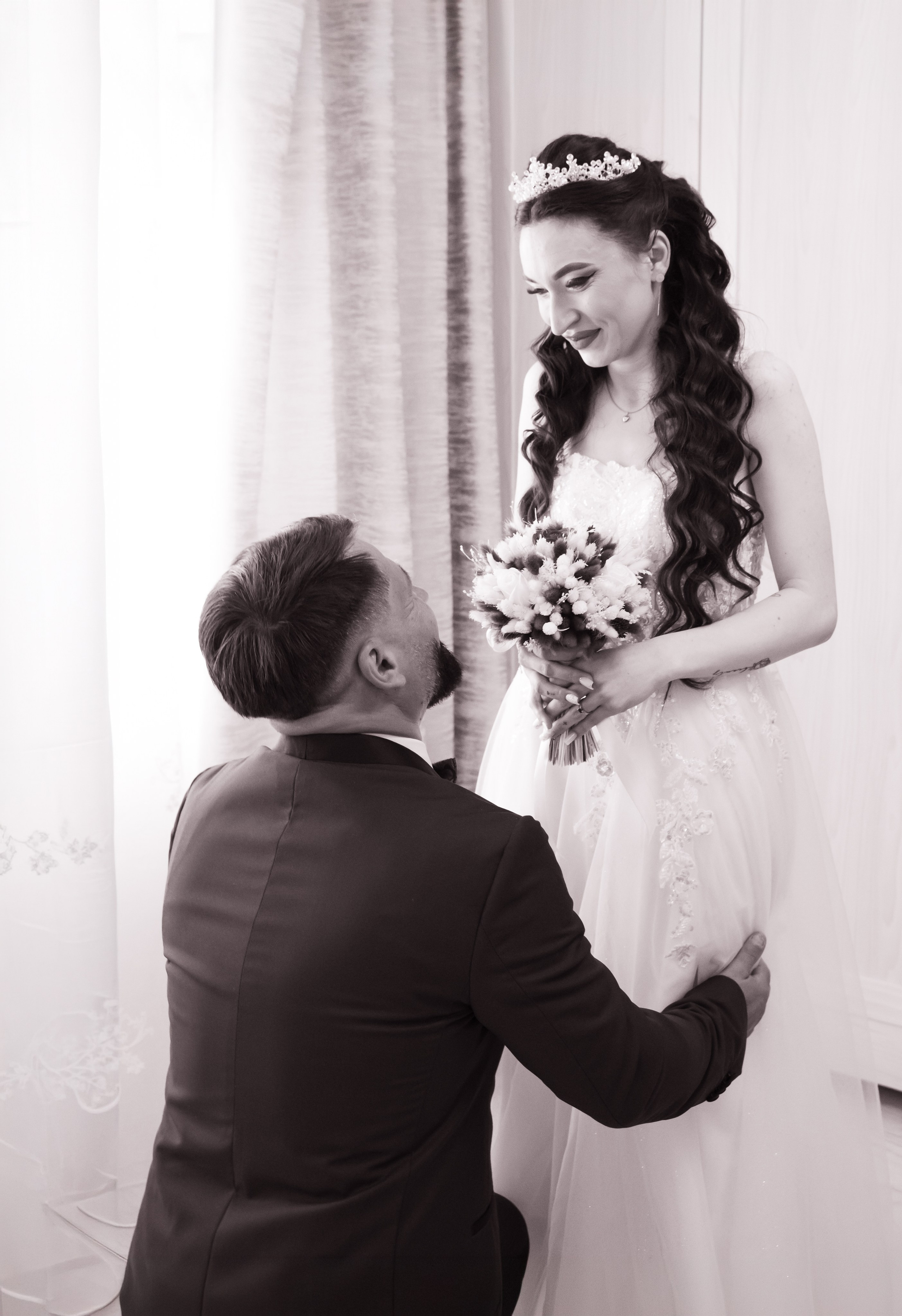 Wedding. Hand for photos