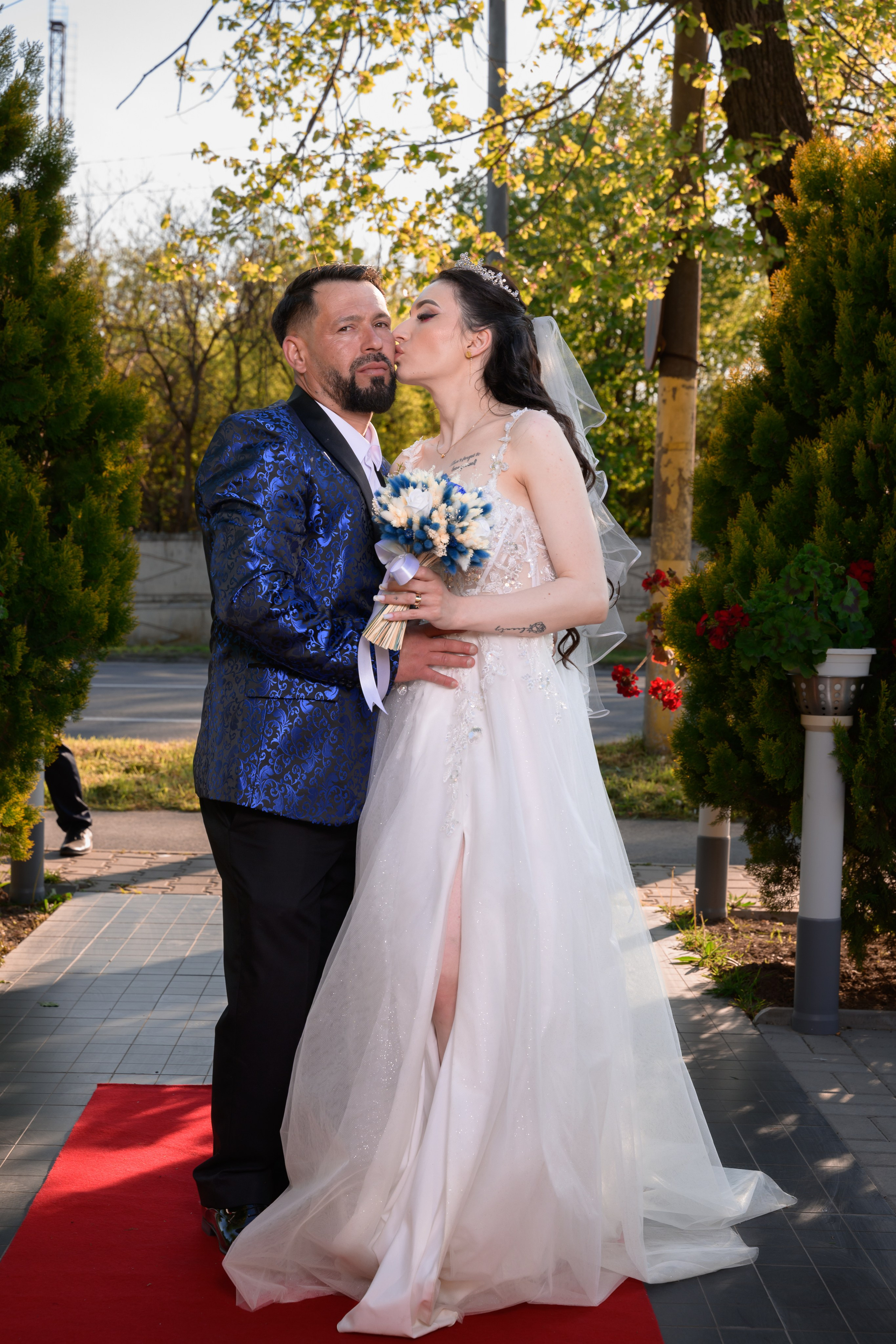 Wedding. Hand for photos