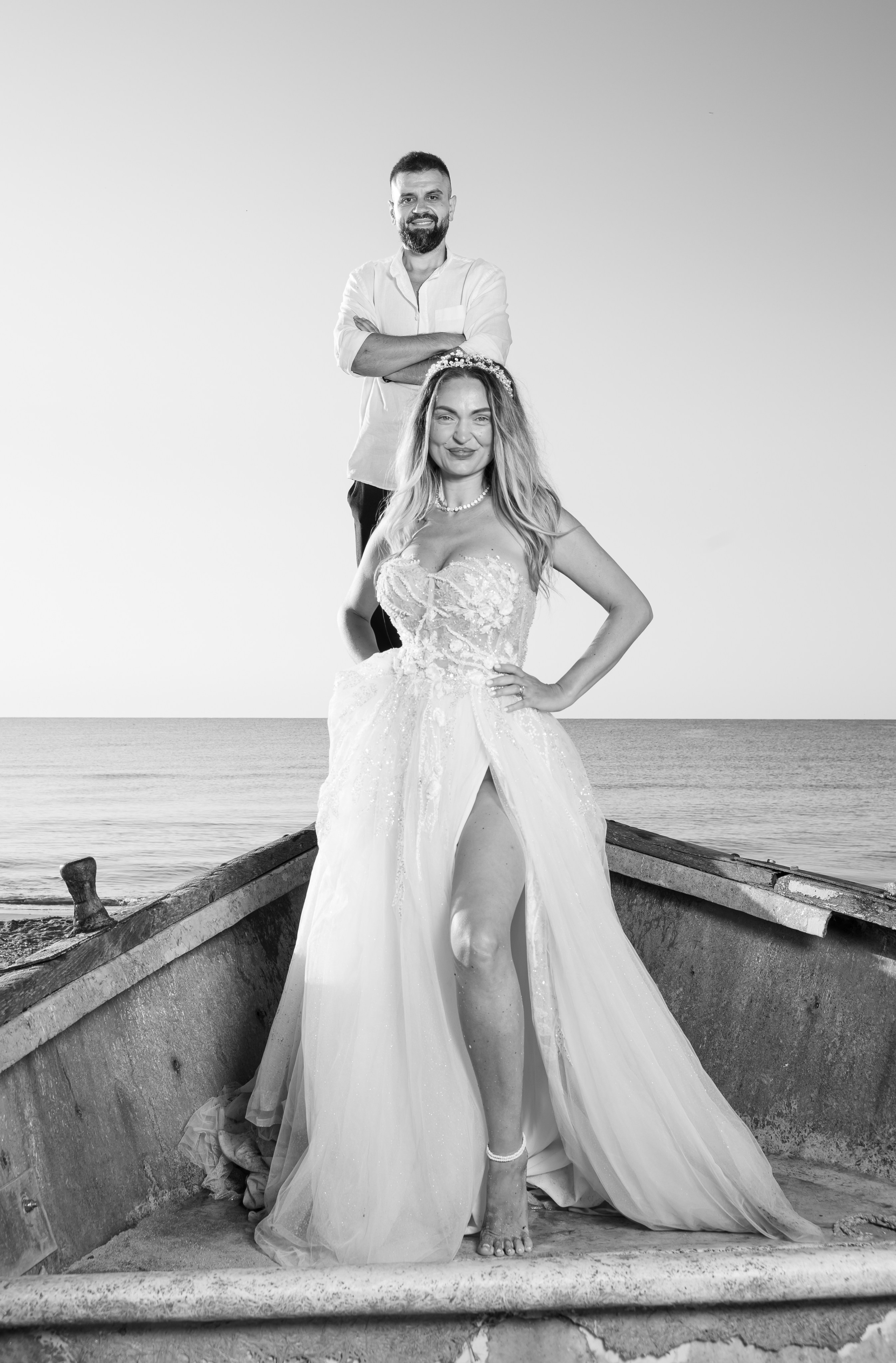 Trash the Dress | Sunrise. Hand for photos