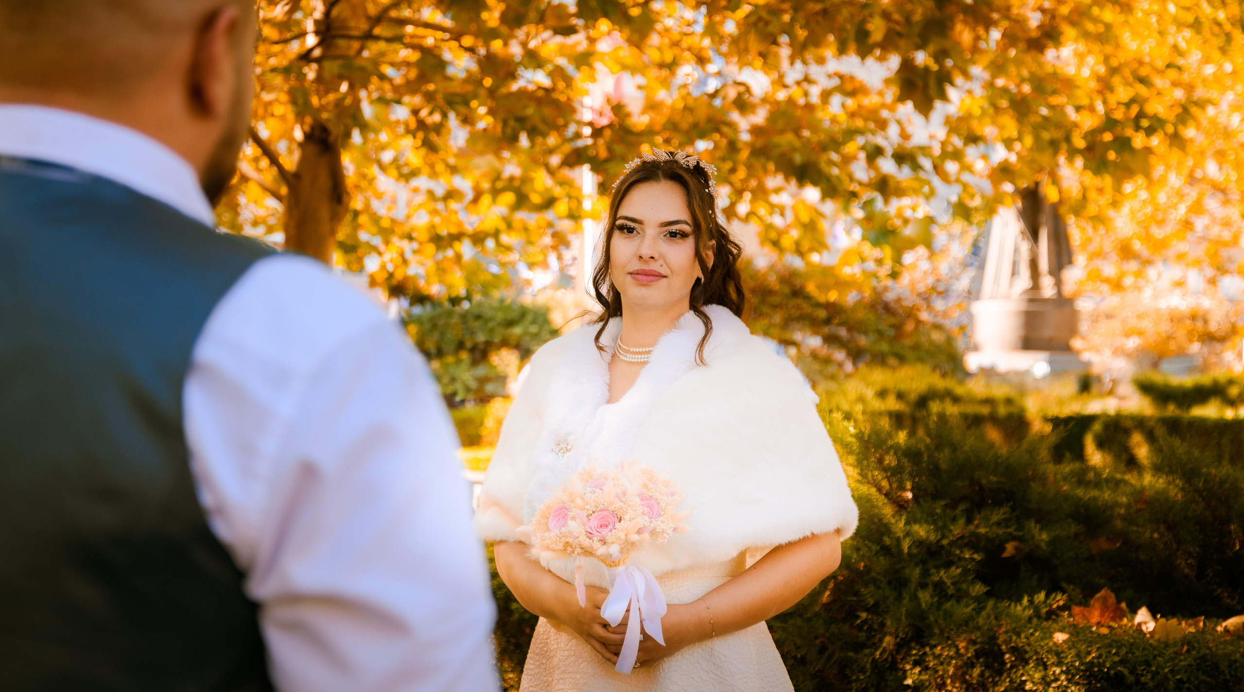 Civil Ceremony Florin — Alexandra. Hand for photos
