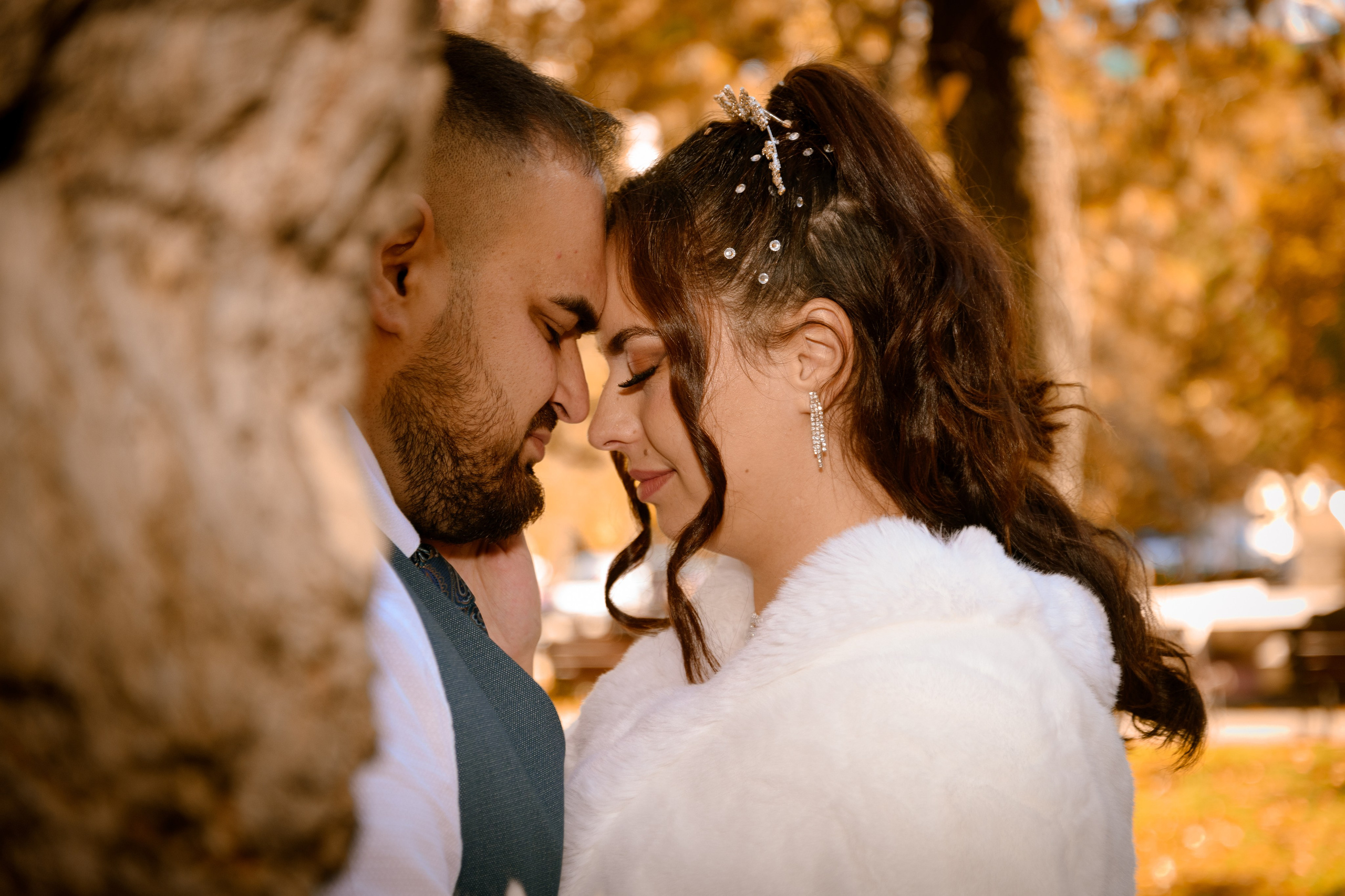 Civil Ceremony Florin — Alexandra. Hand for photos