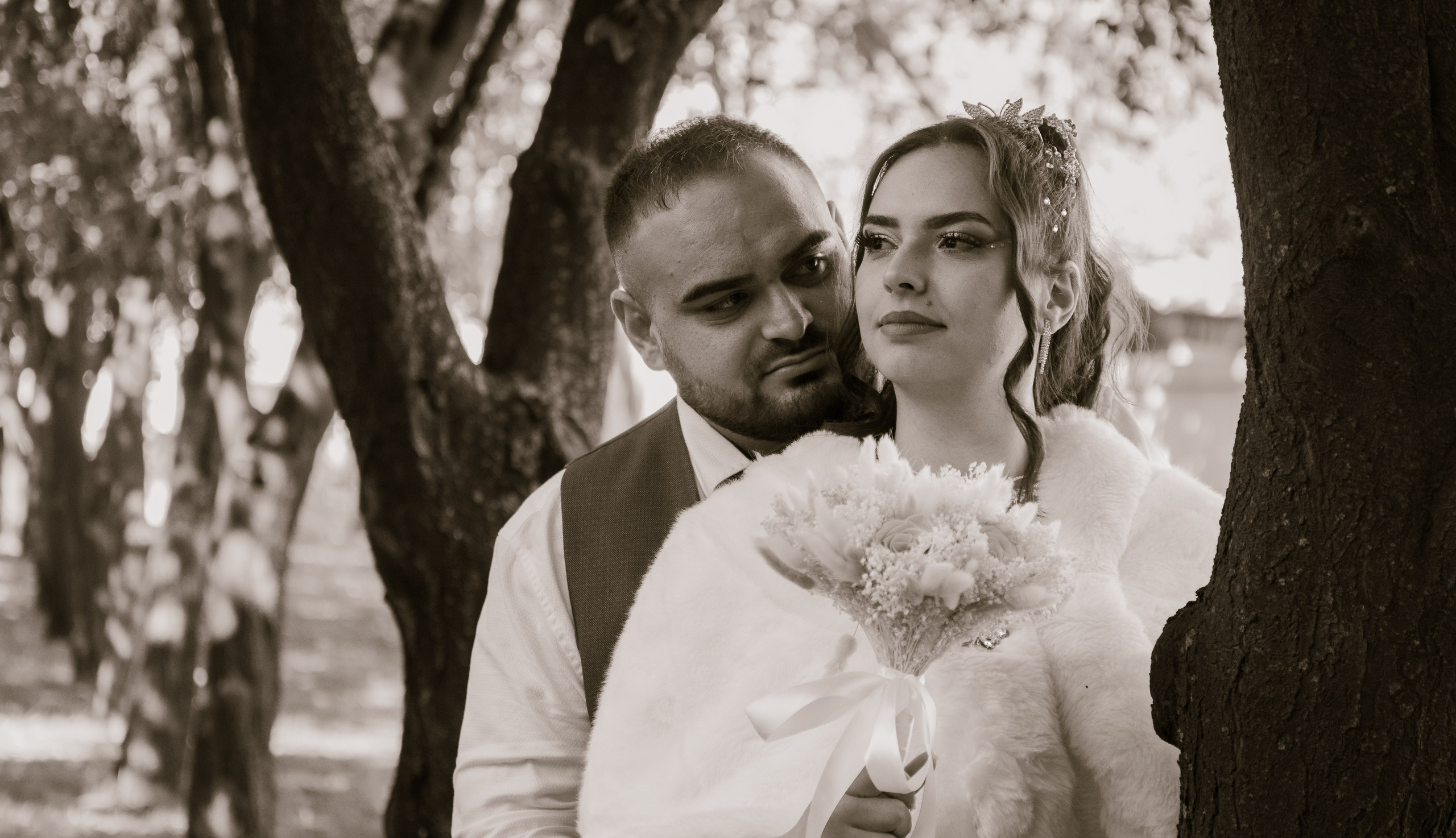 Civil Ceremony Florin — Alexandra. Hand for photos