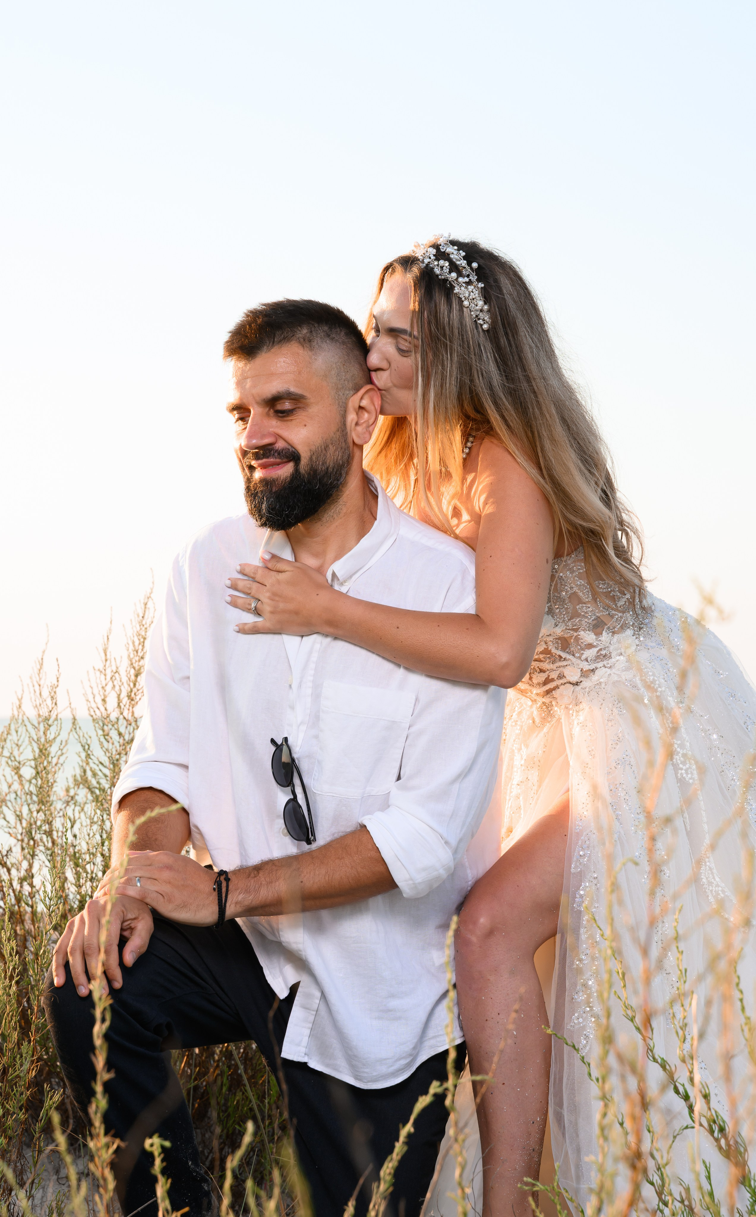 Trash the Dress | Sunrise. Hand for photos