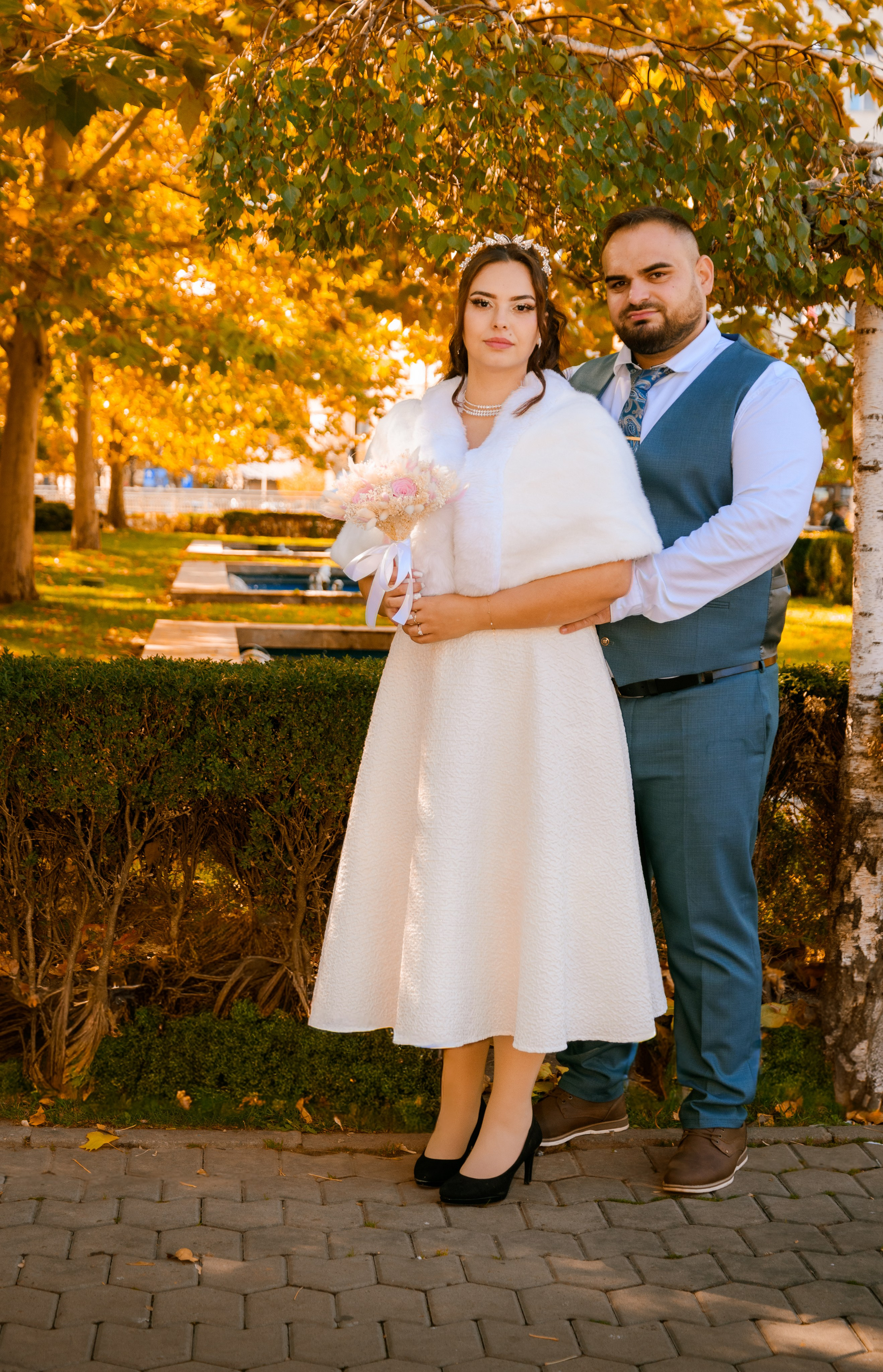 Civil Ceremony Florin — Alexandra. Hand for photos