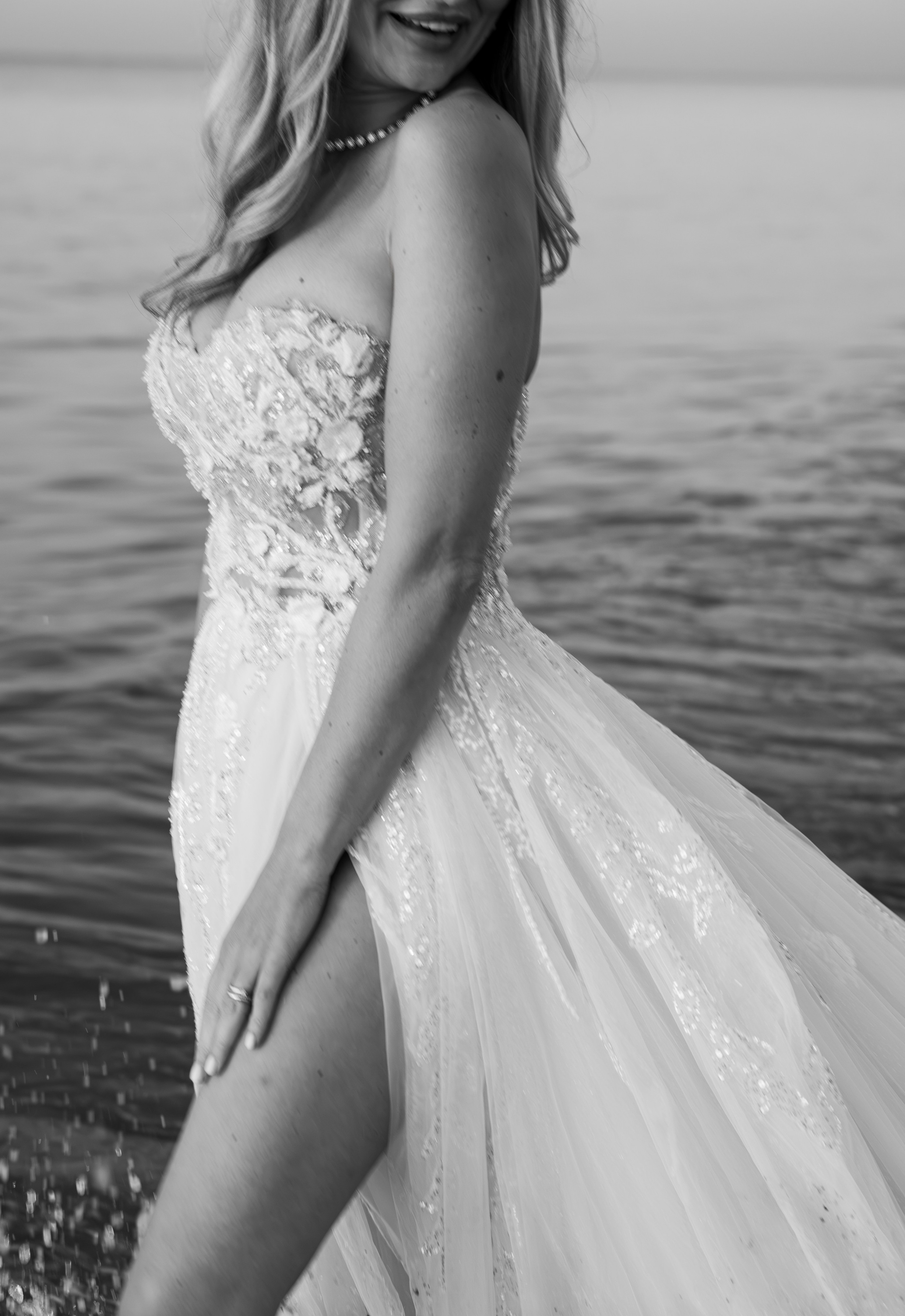 Trash the Dress | Sunrise. Hand for photos