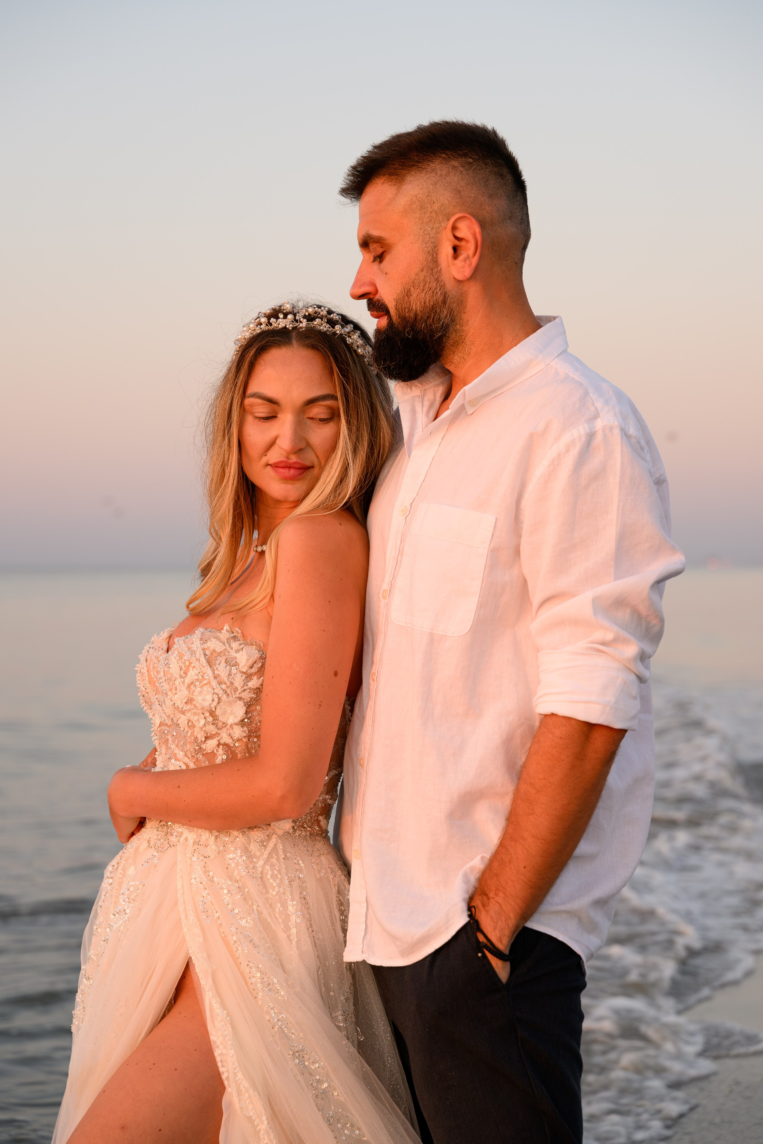 Trash the Dress | Sunrise. Hand for photos