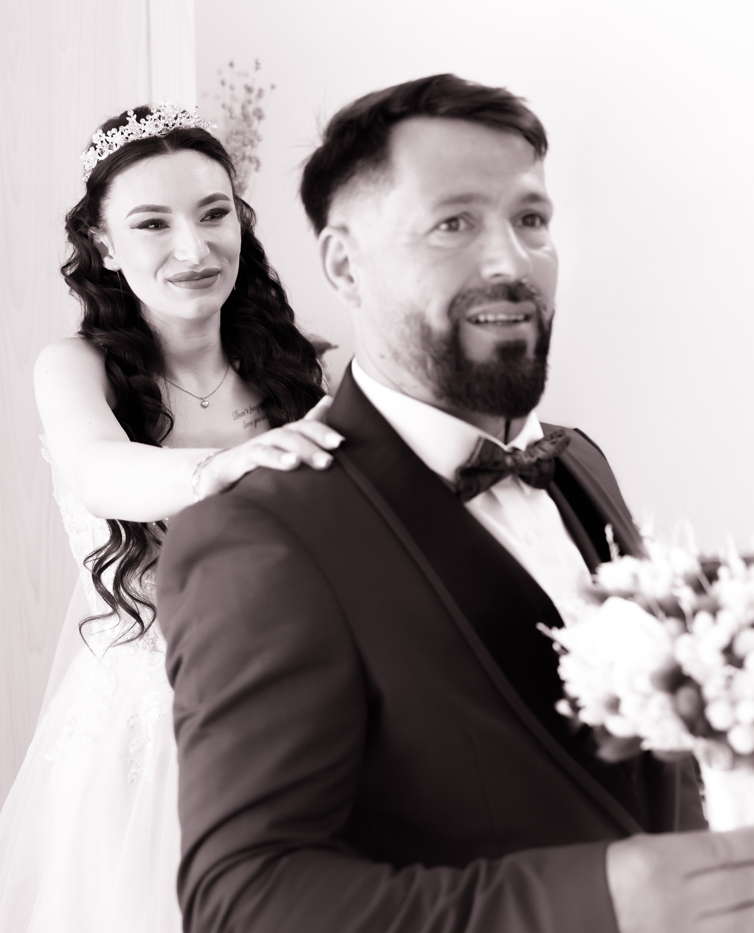 Wedding. Hand for photos