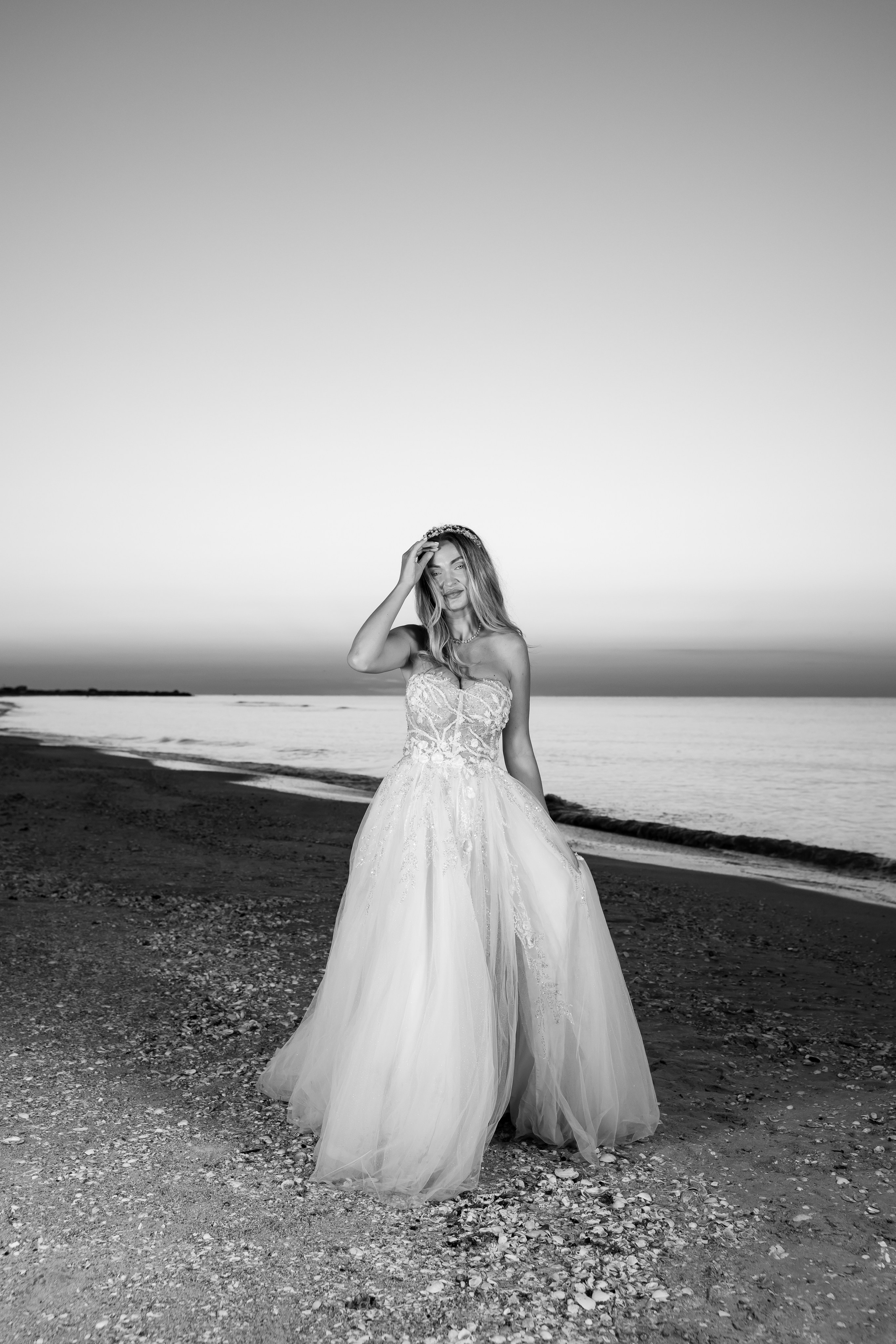 Trash the Dress | Sunrise. Hand for photos