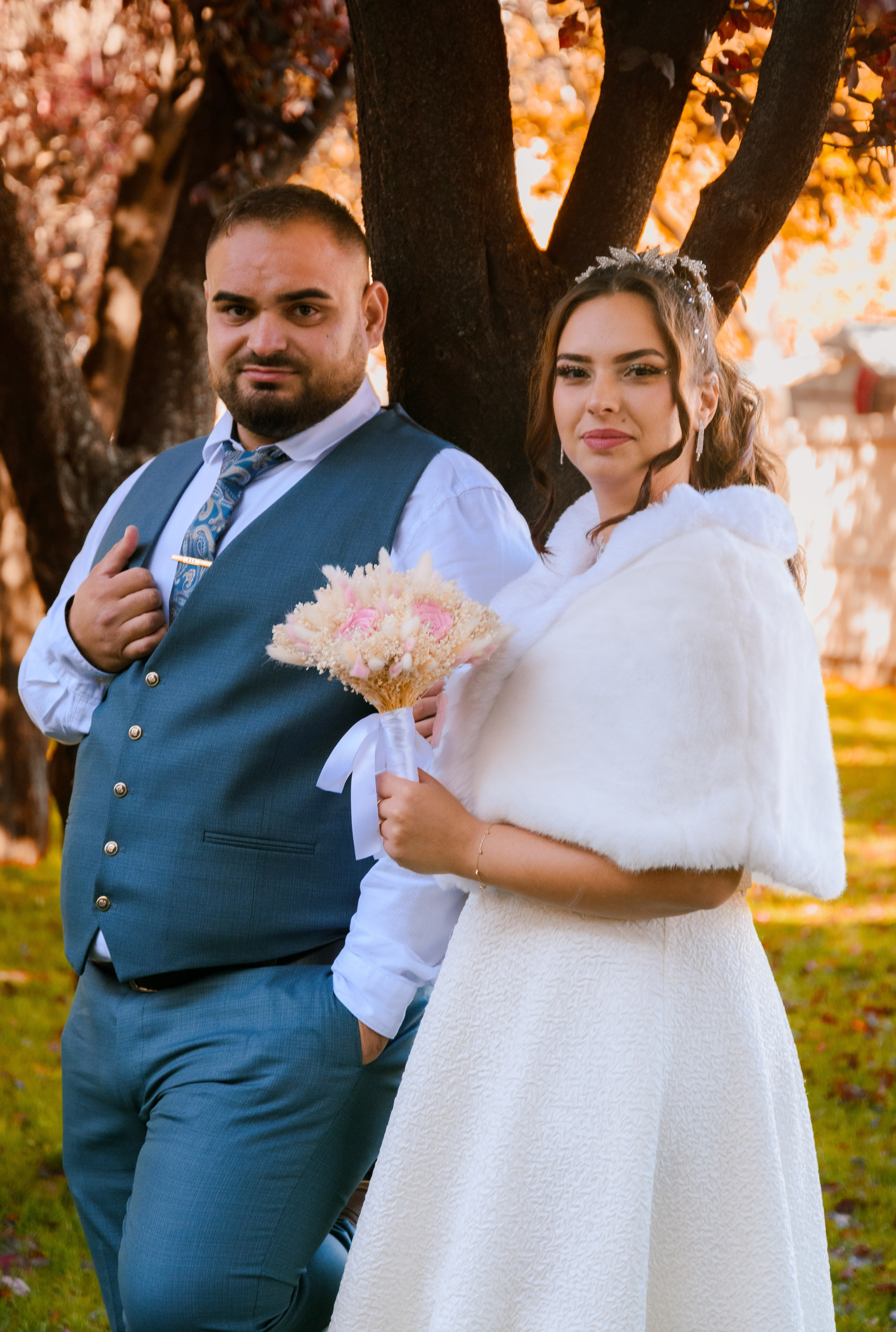 Civil Ceremony Florin — Alexandra. Hand for photos