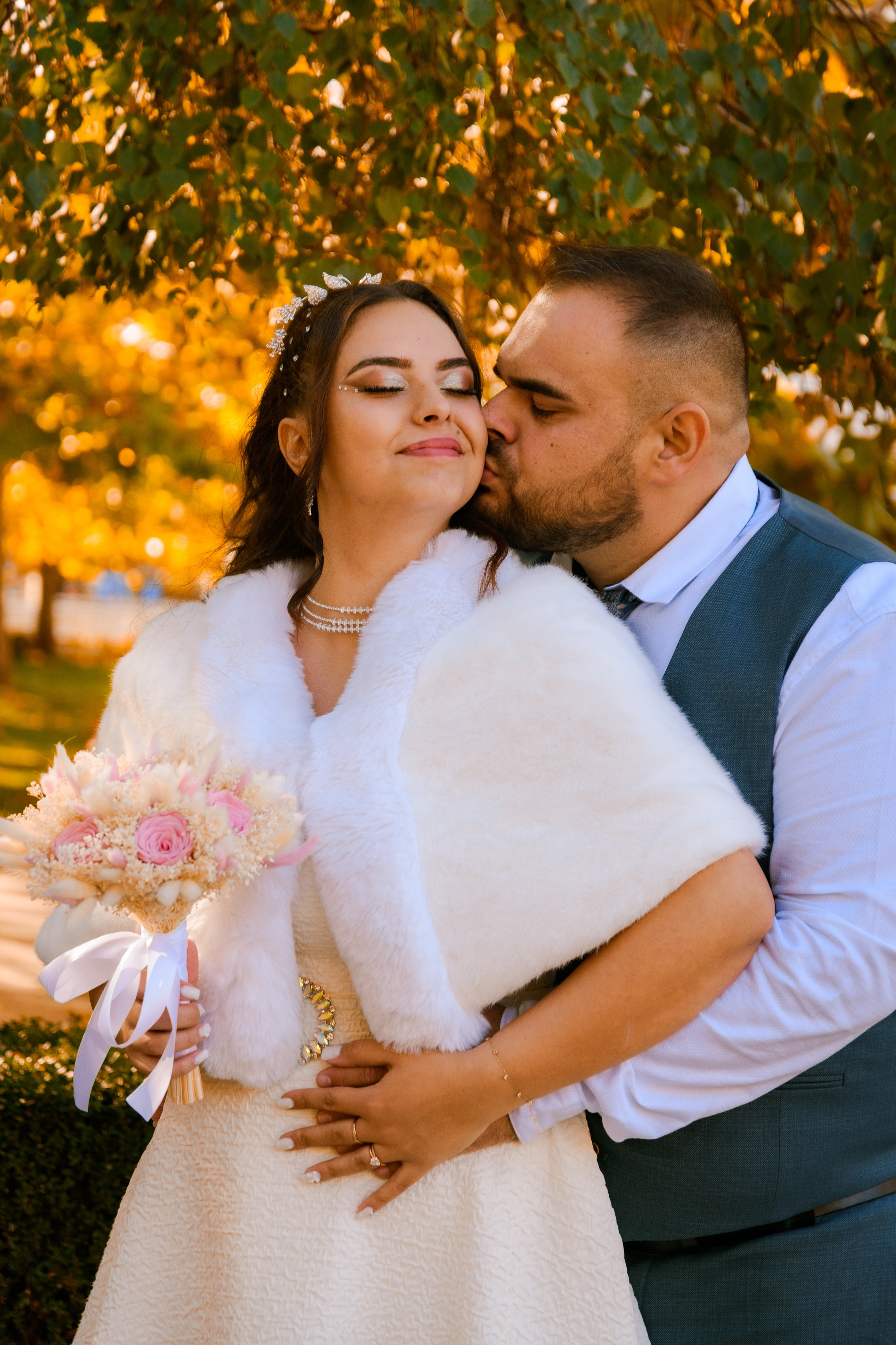 Civil Ceremony Florin — Alexandra. Hand for photos
