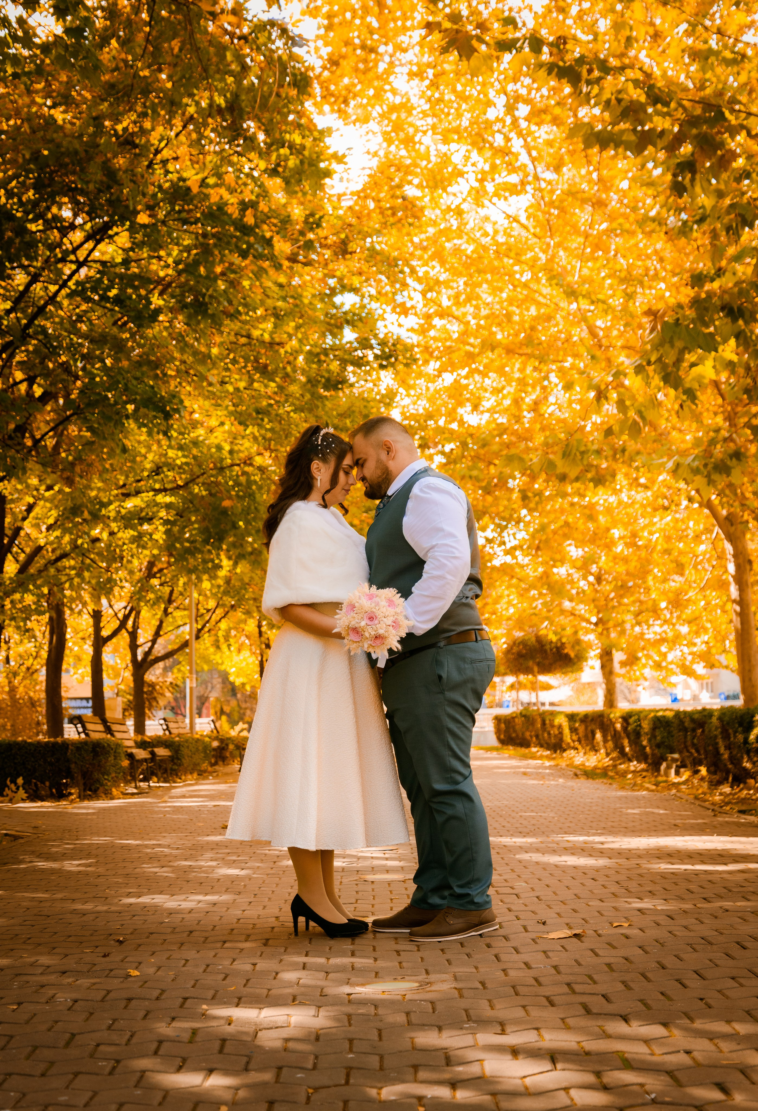 Civil Ceremony Florin — Alexandra. Hand for photos