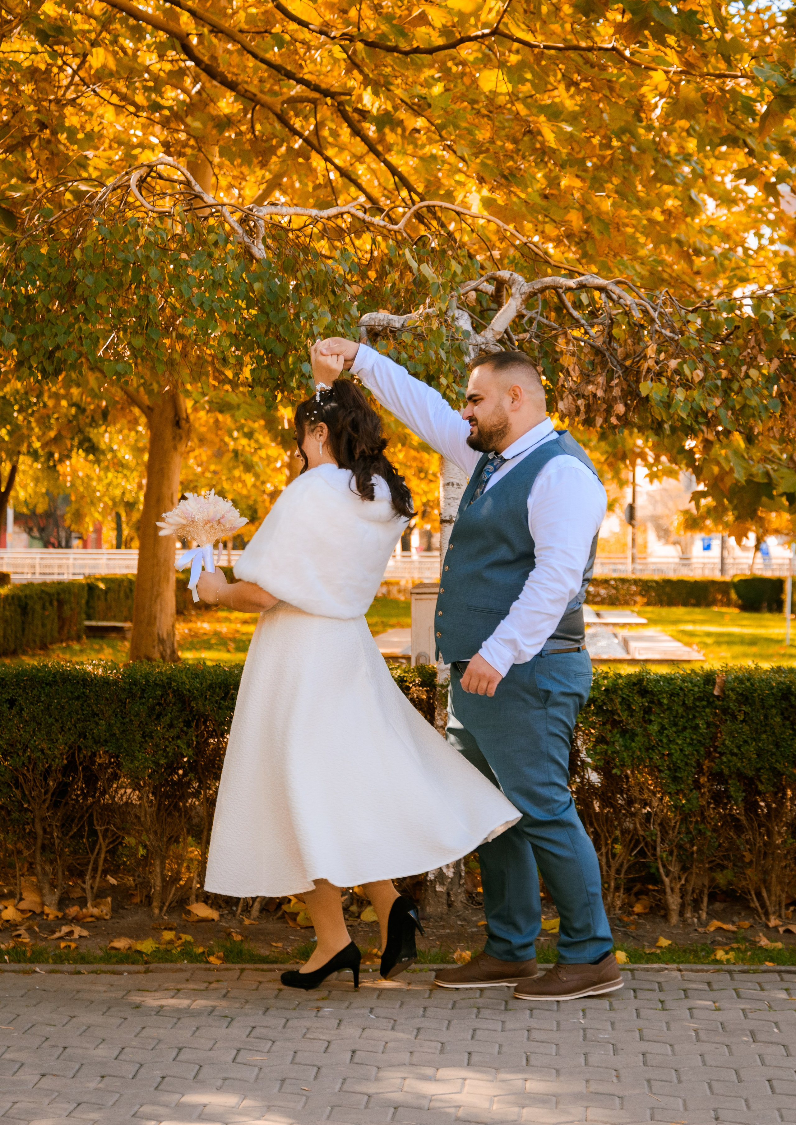 Civil Ceremony Florin — Alexandra. Hand for photos