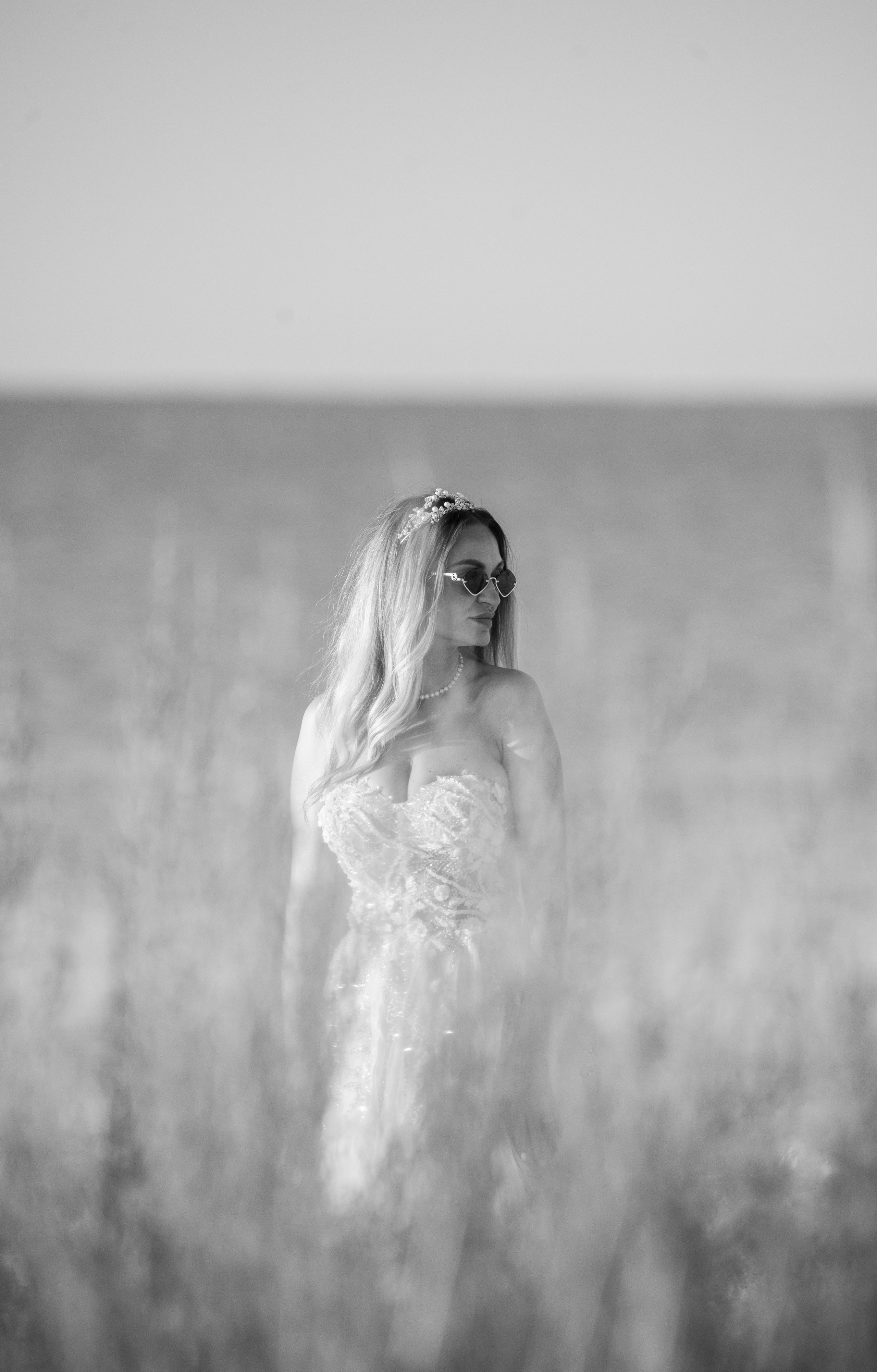 Trash the Dress | Sunrise. Hand for photos