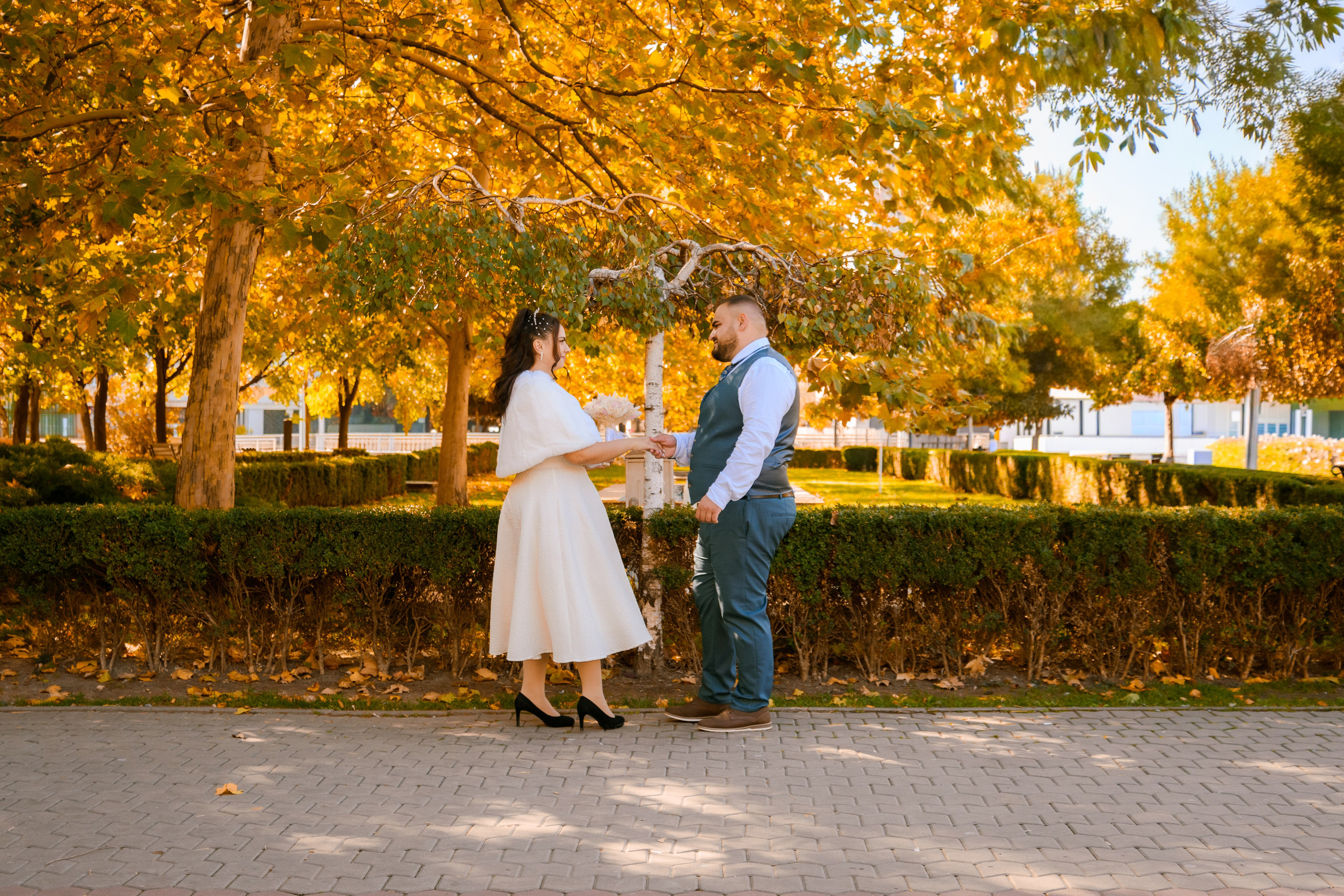 Civil Ceremony Florin — Alexandra. Hand for photos