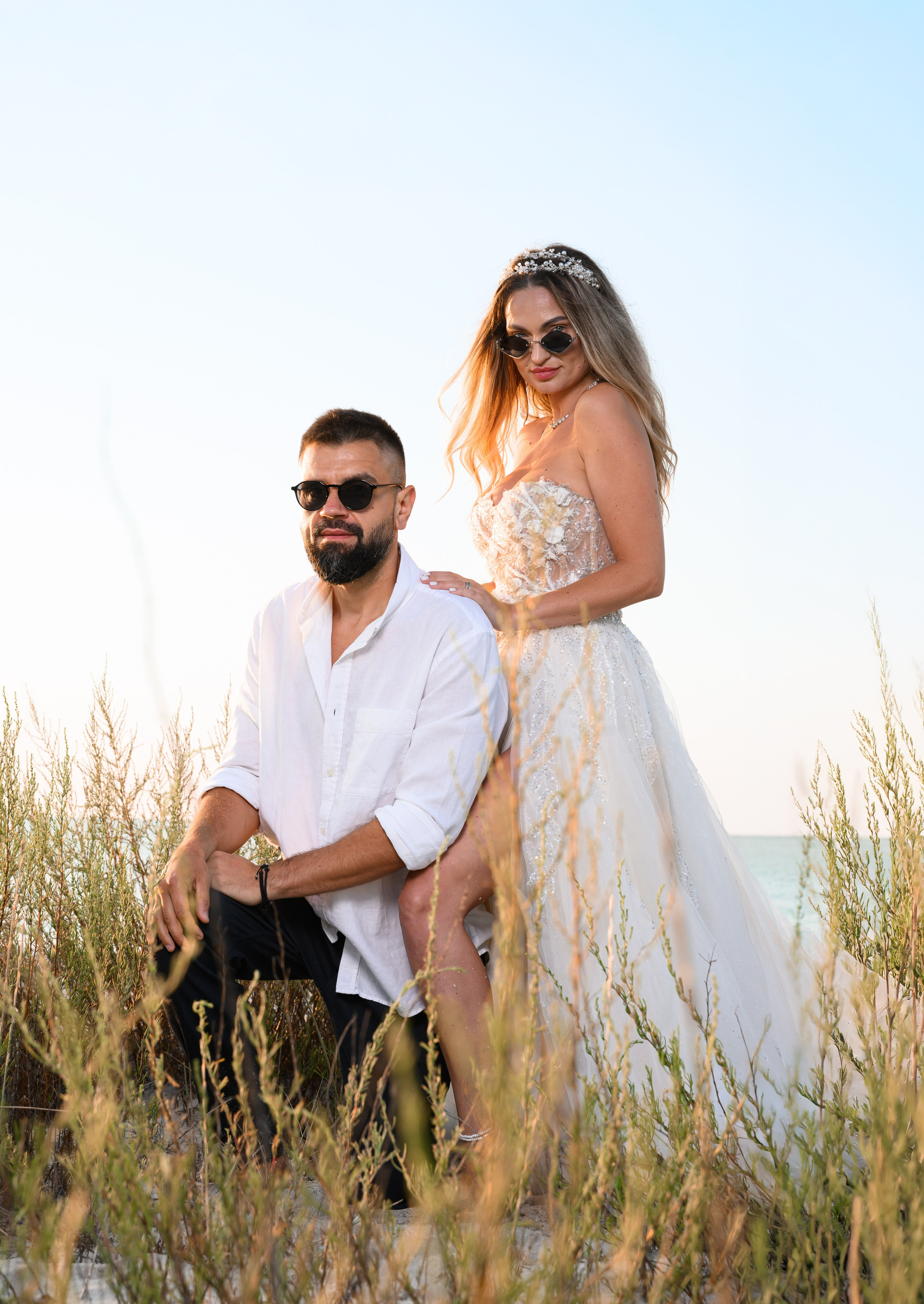 Trash the Dress | Sunrise. Hand for photos