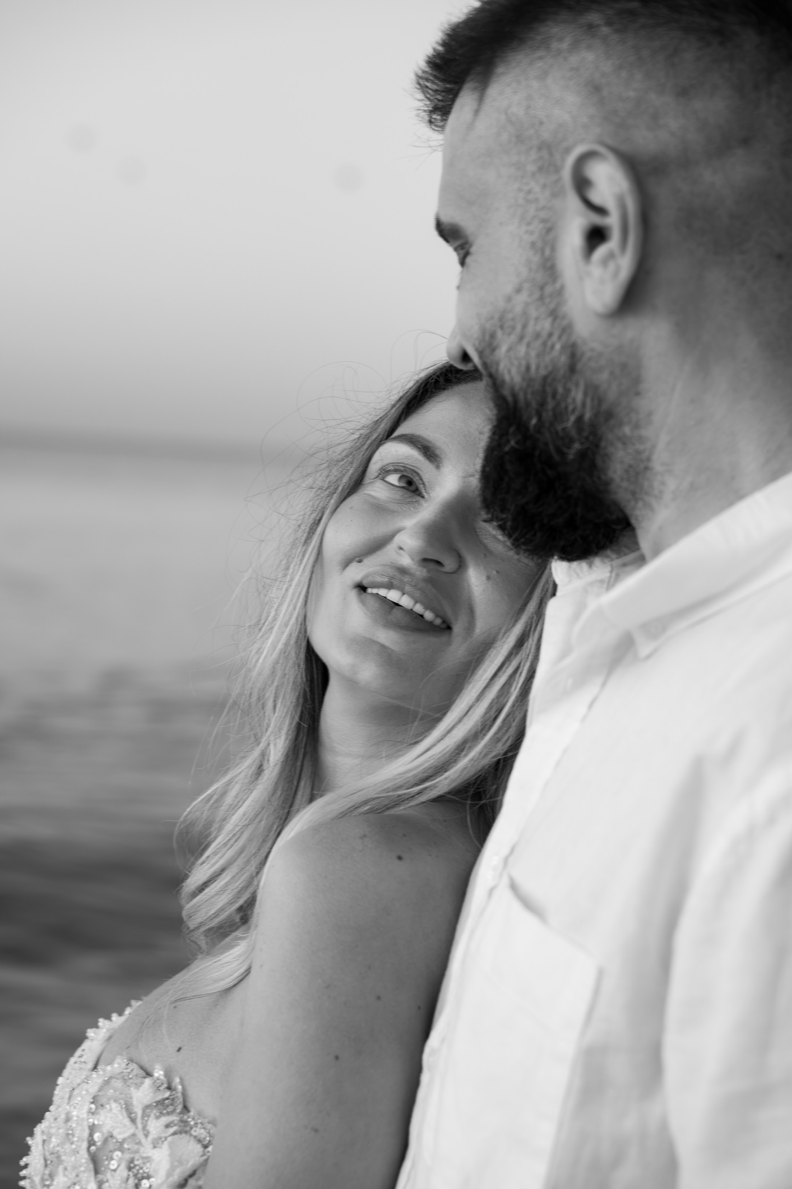 Trash the Dress | Sunrise. Hand for photos