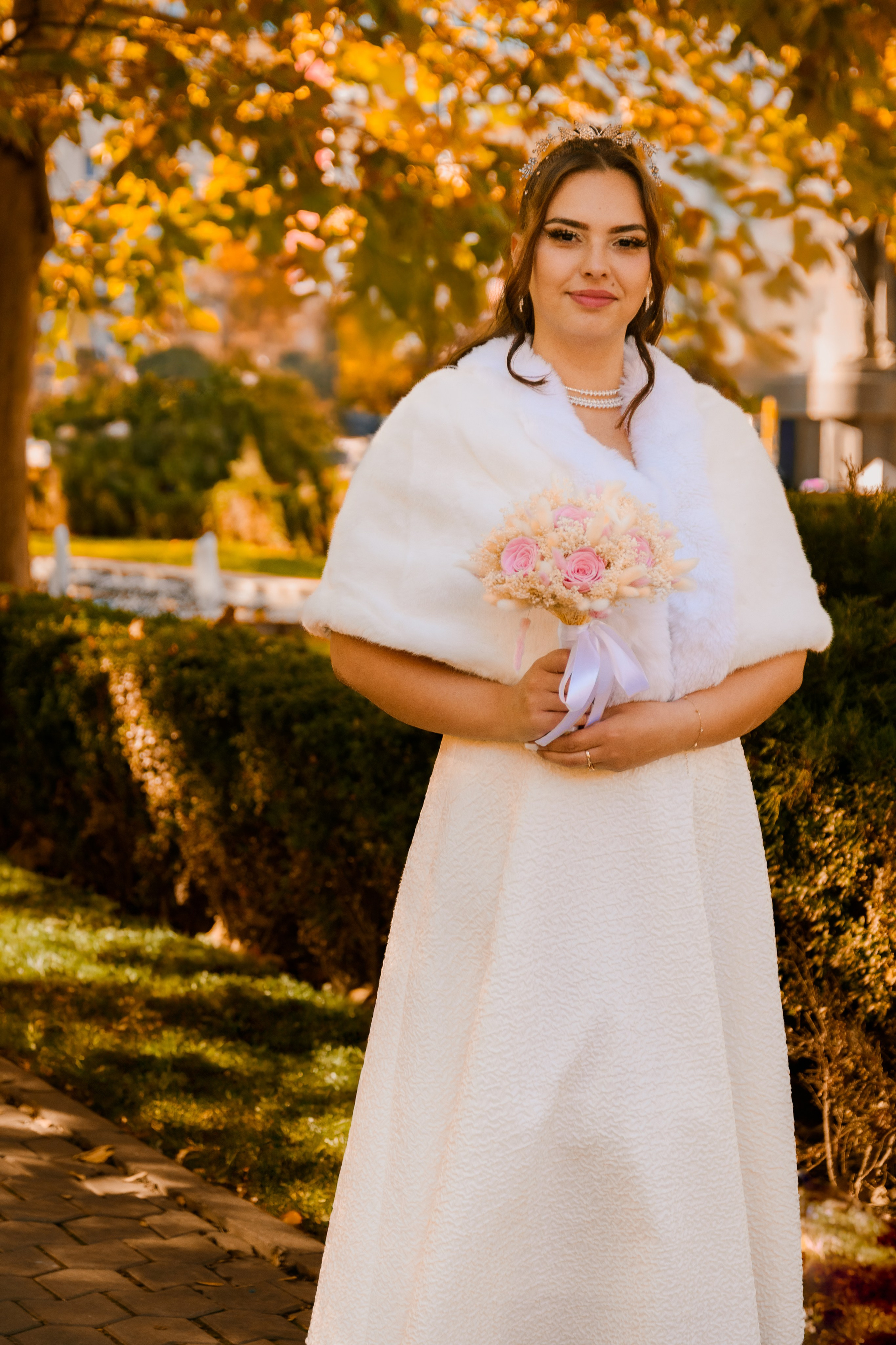Civil Ceremony Florin — Alexandra. Hand for photos