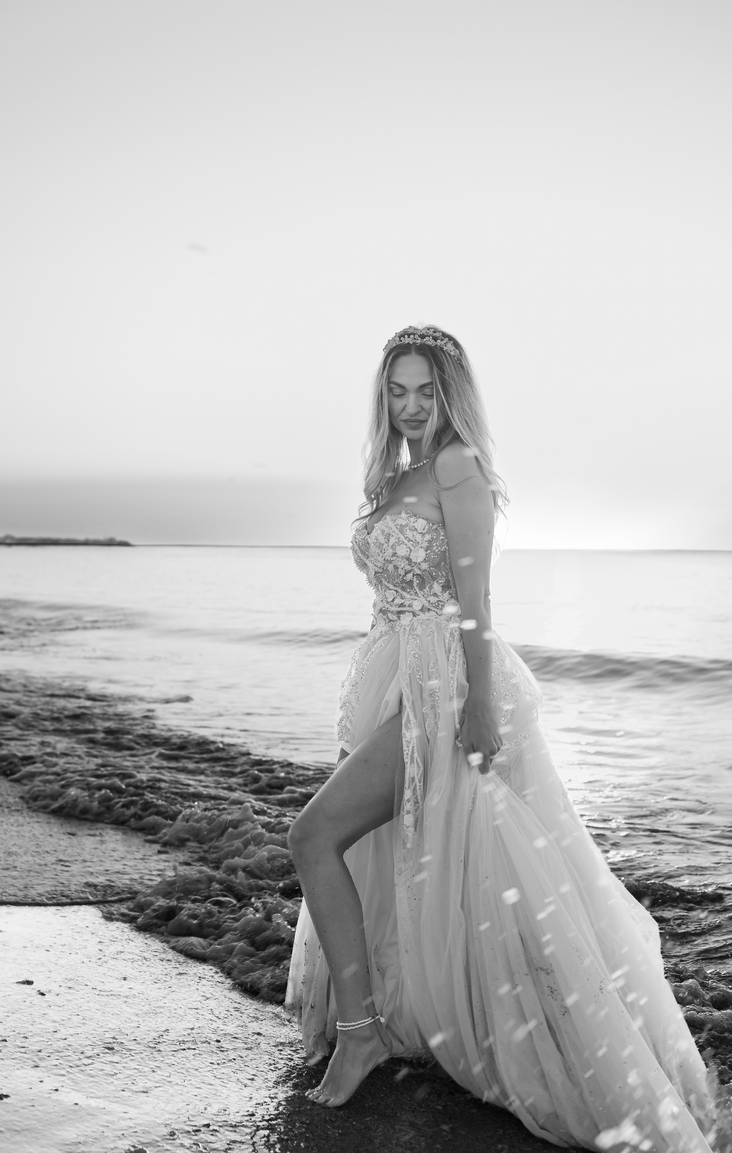 Trash the Dress | Sunrise. Hand for photos