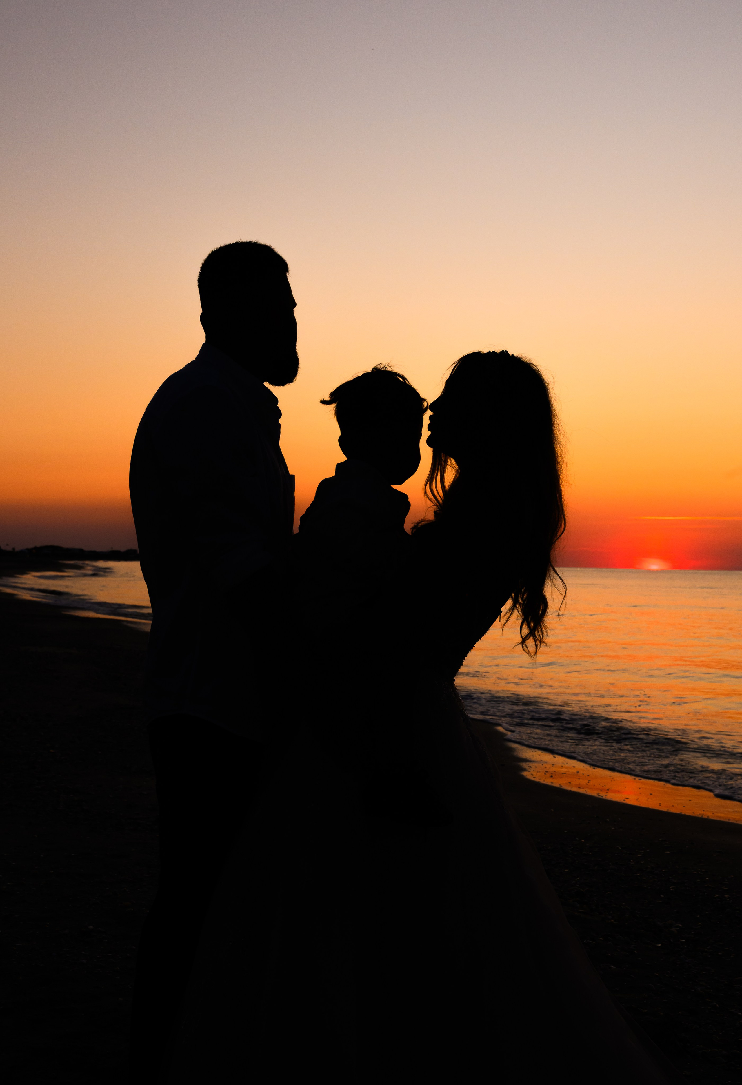 Trash the Dress | Sunrise. Hand for photos