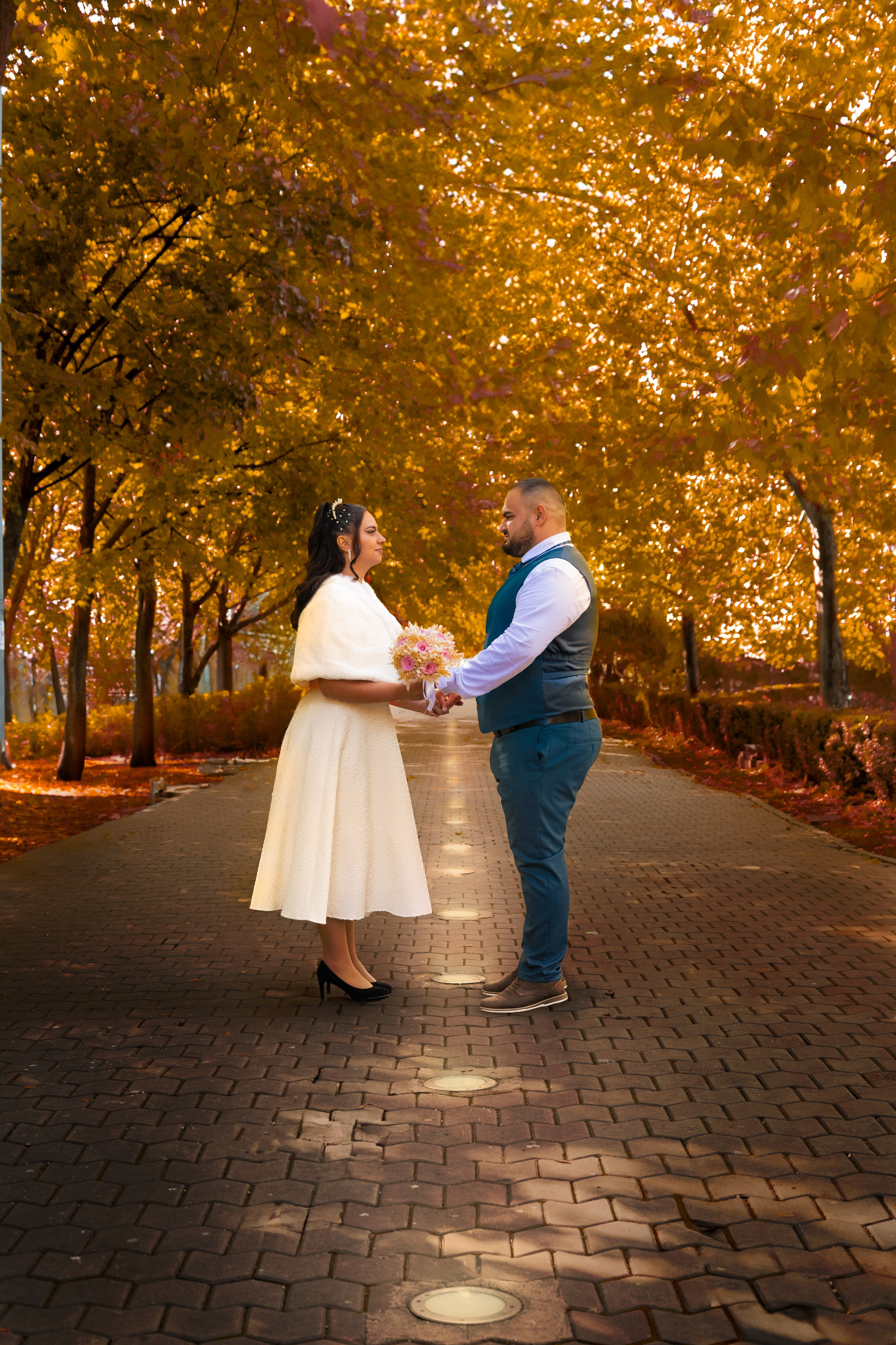 Civil Ceremony Florin — Alexandra. Hand for photos