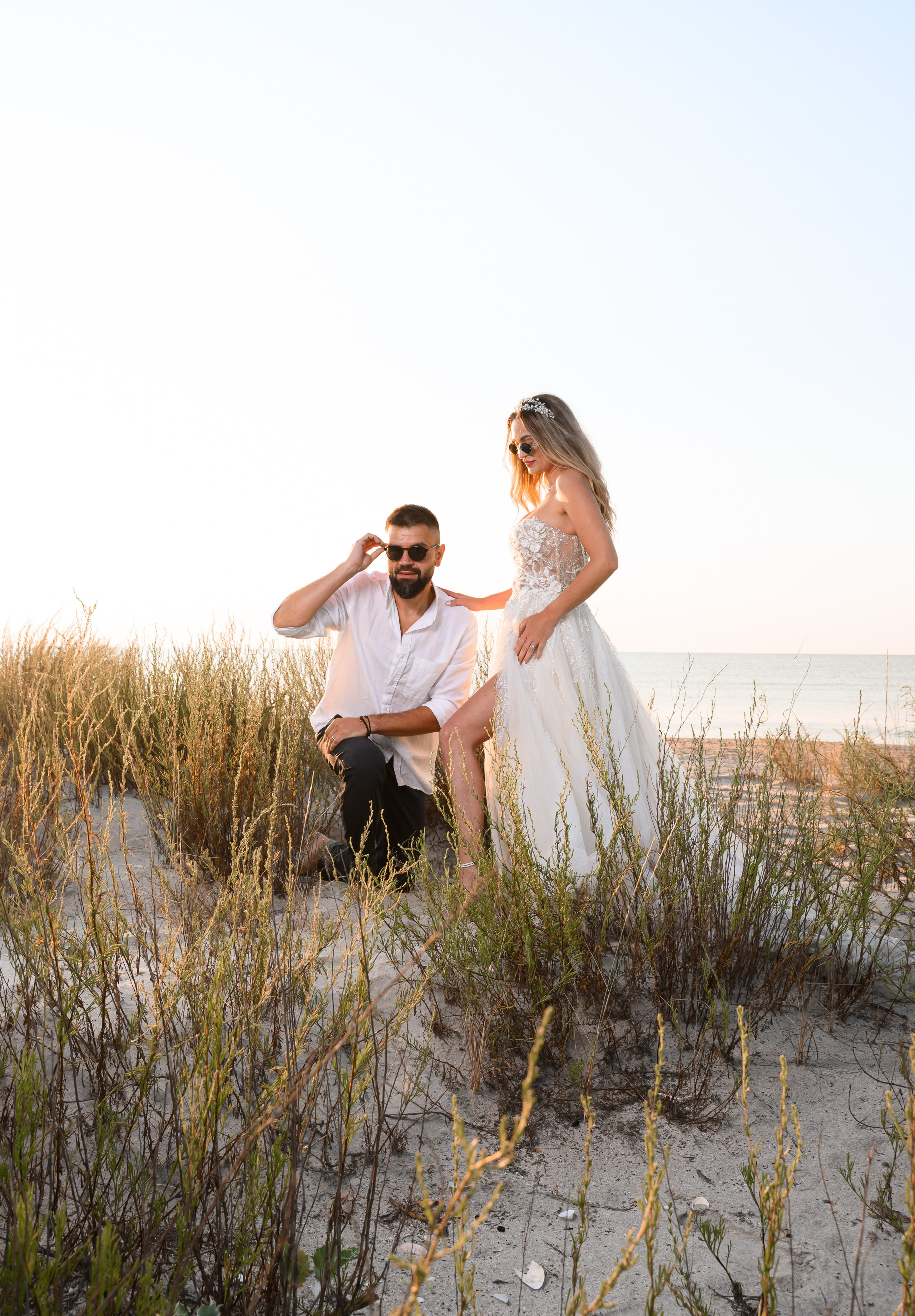 Trash the Dress | Sunrise. Hand for photos