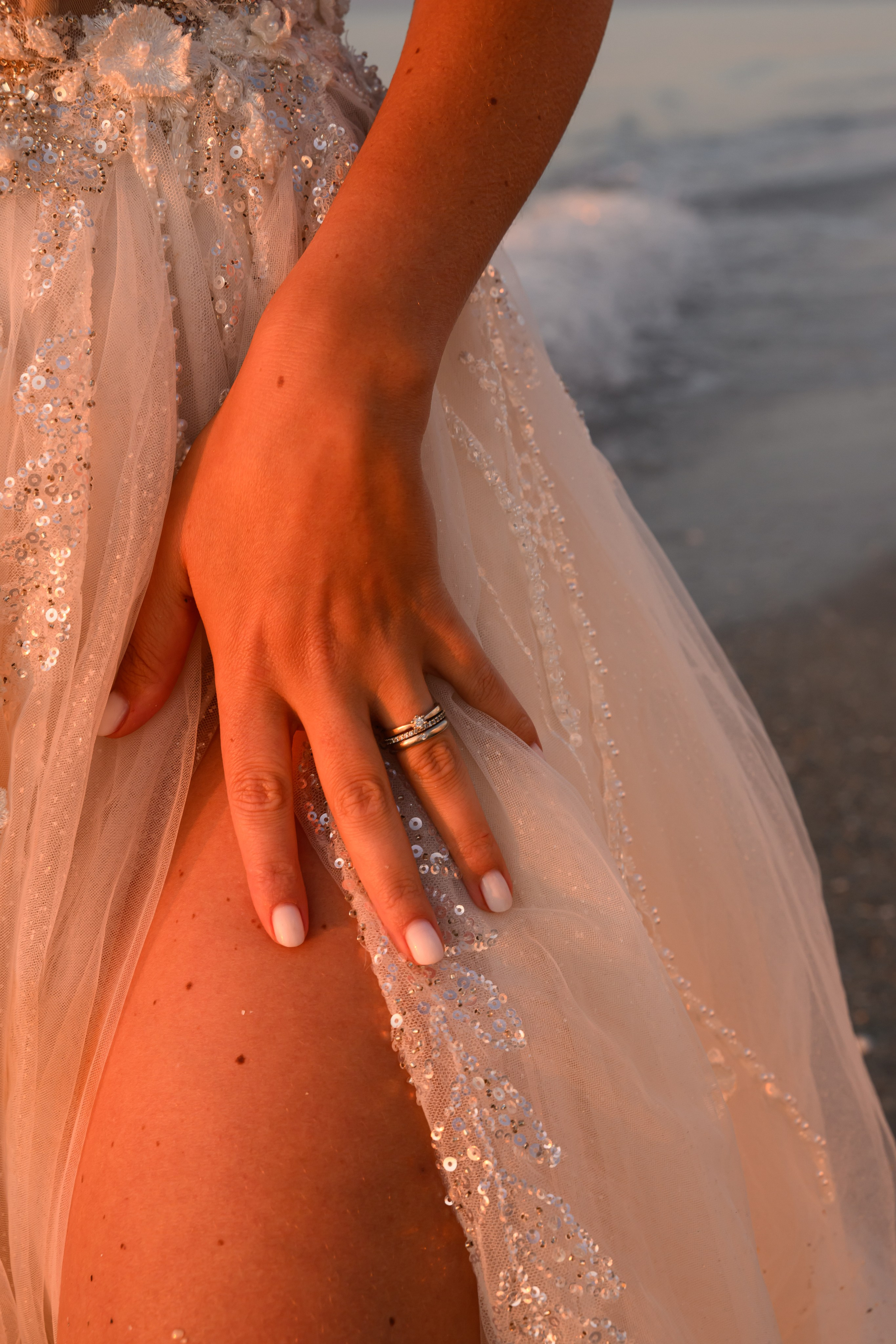 Trash the Dress | Sunrise. Hand for photos
