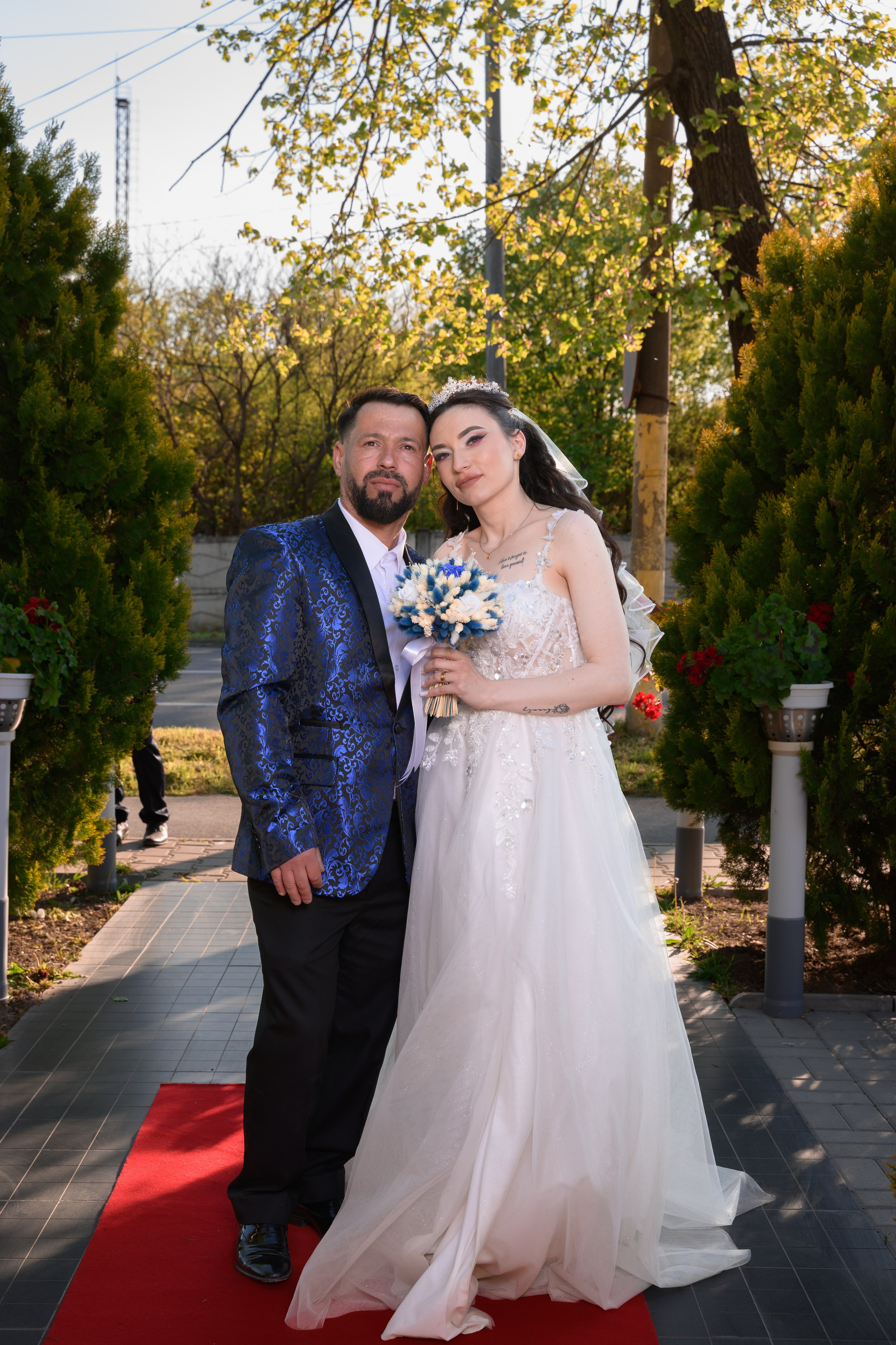 Wedding. Hand for photos