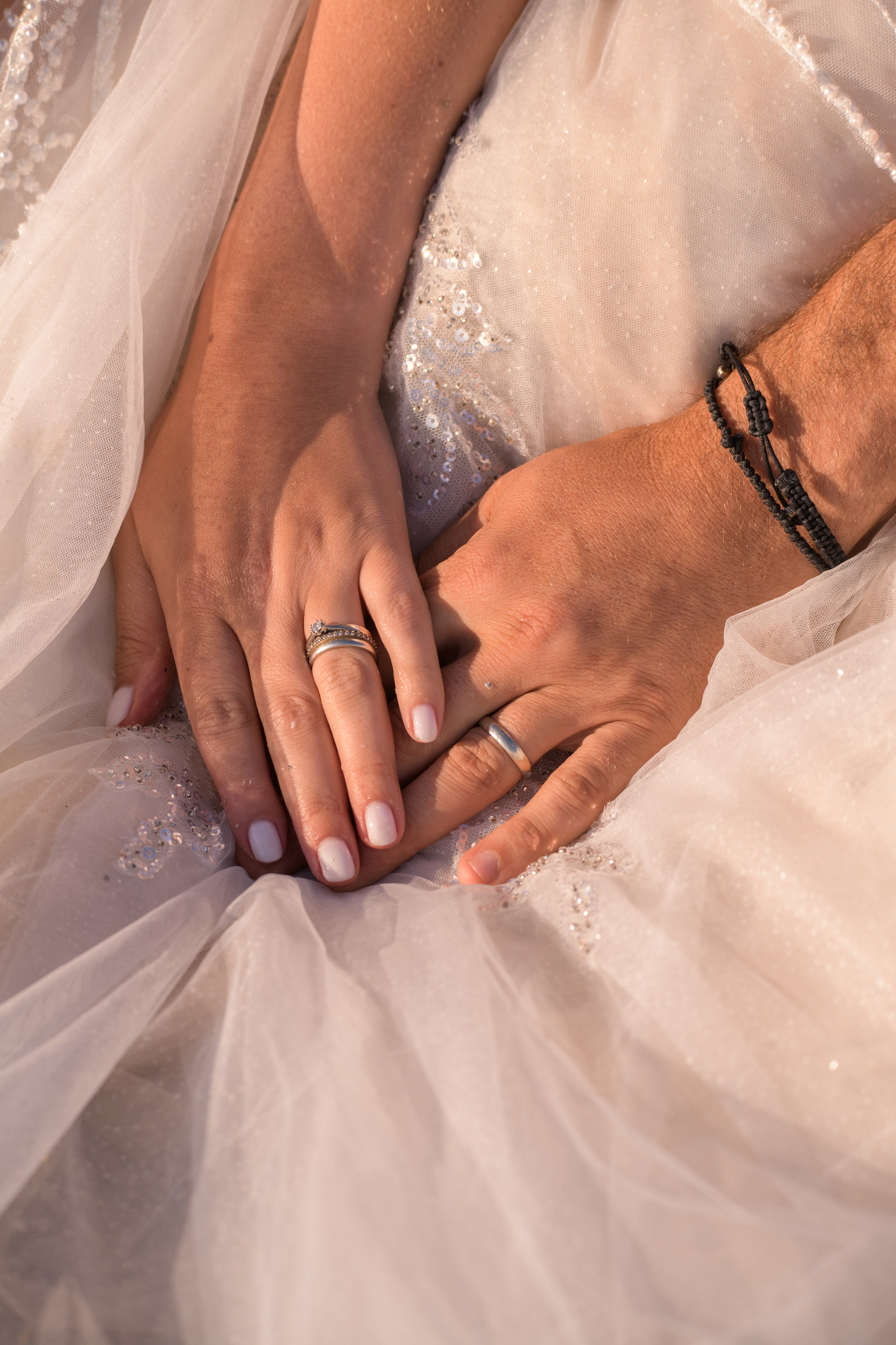 Trash the Dress | Sunrise. Hand for photos