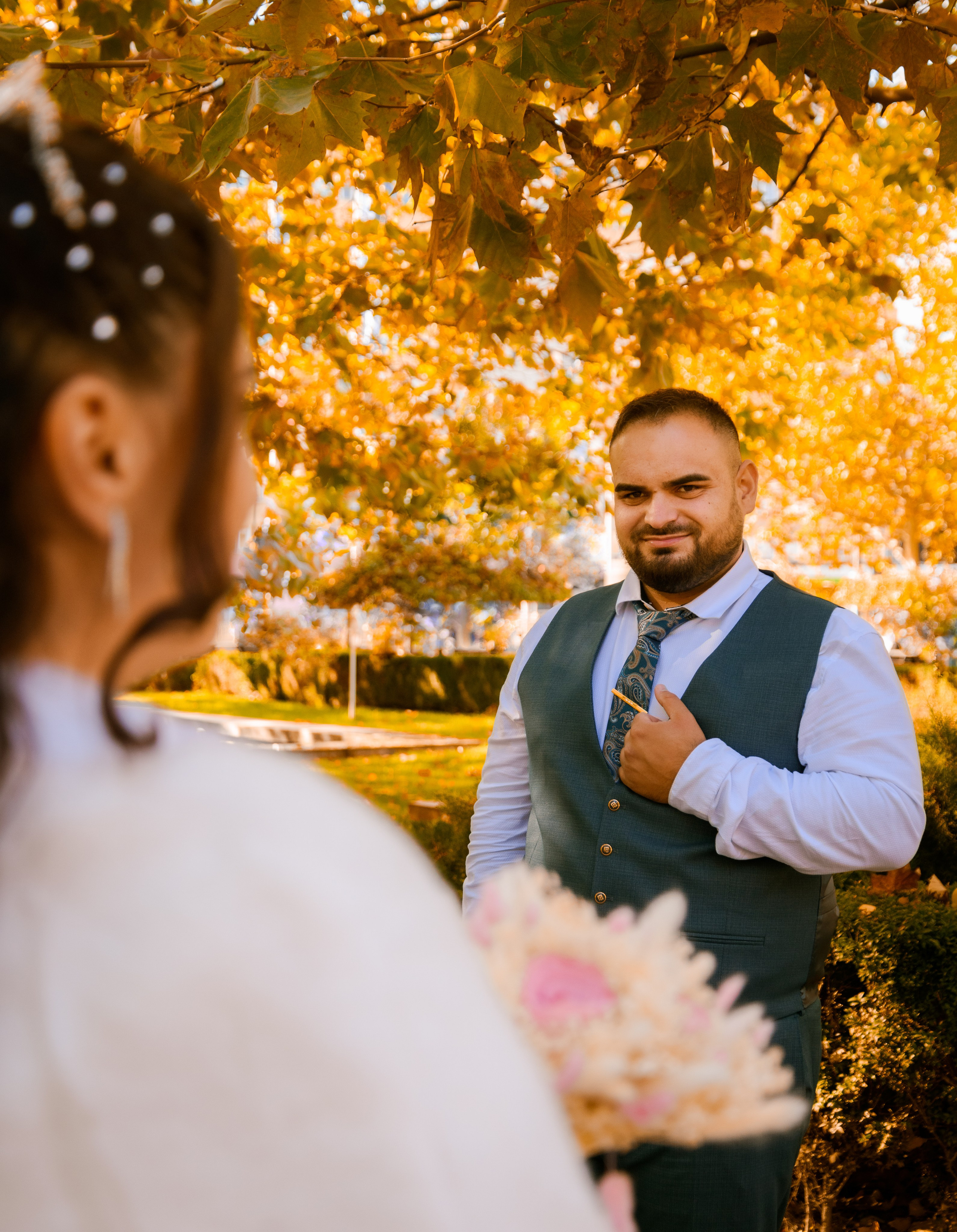 Civil Ceremony Florin — Alexandra. Hand for photos